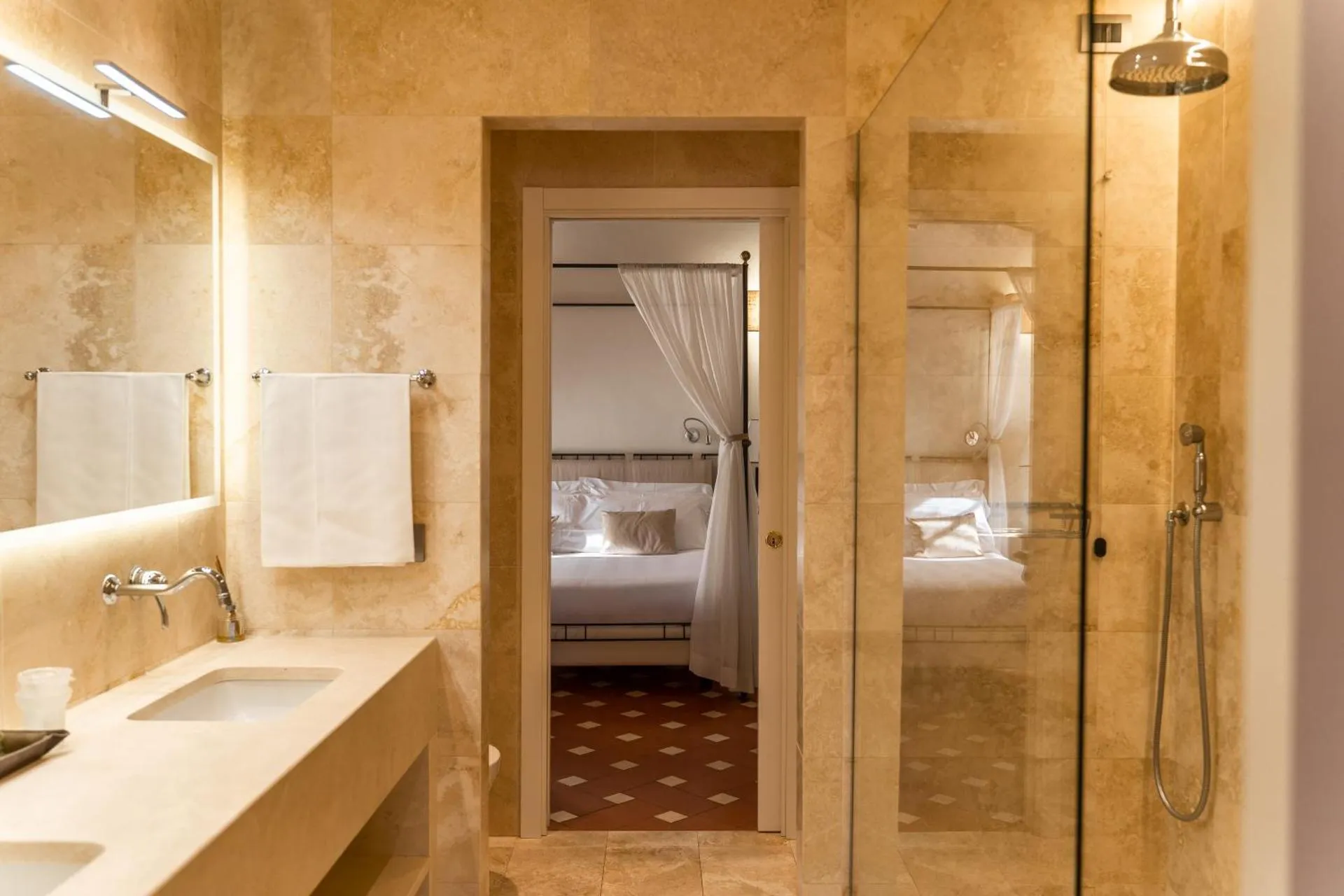 Dog Friendly Hotel $Monteriggioni - $Borgo San Luigi