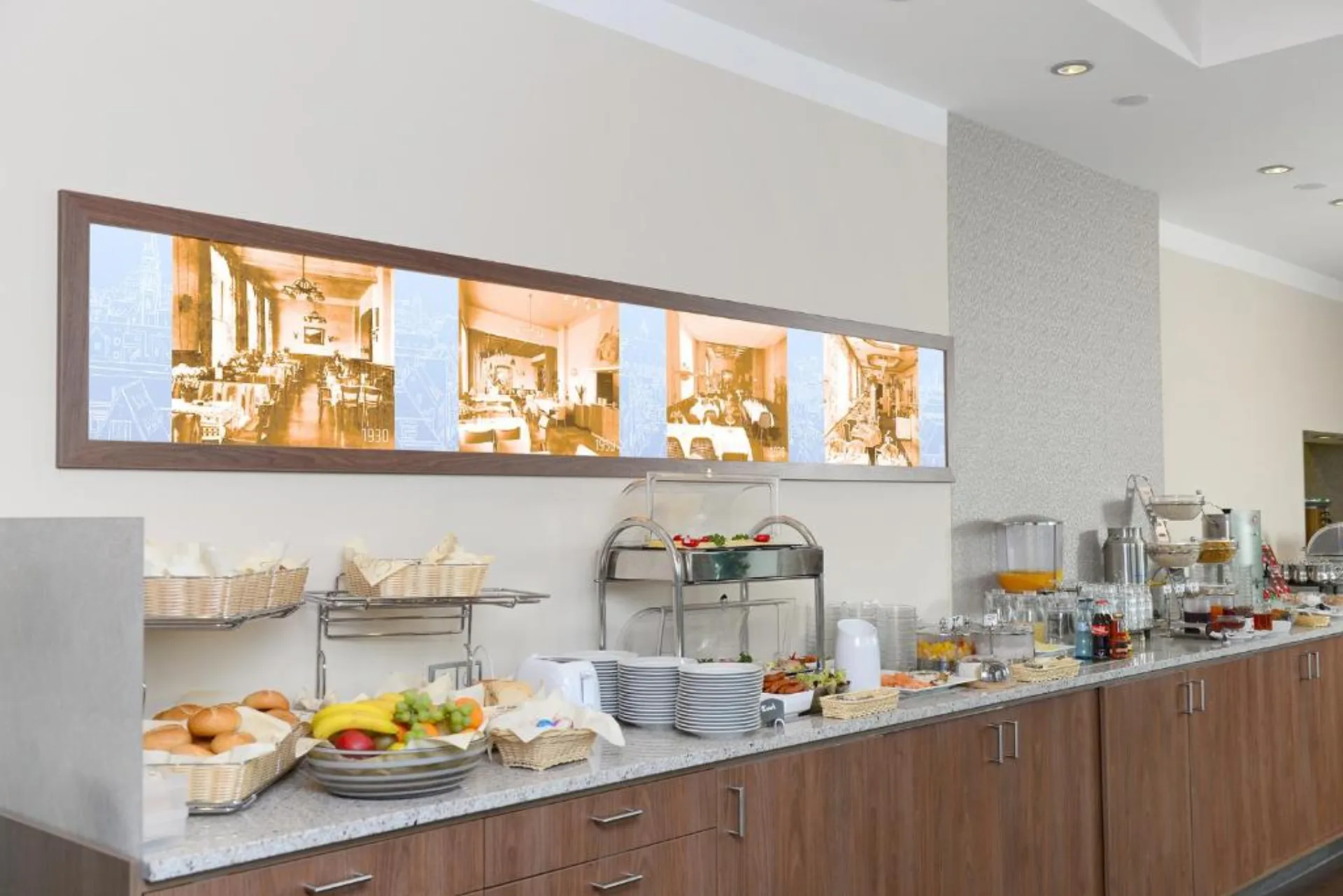 Ringhotel Loew's Merkur interior