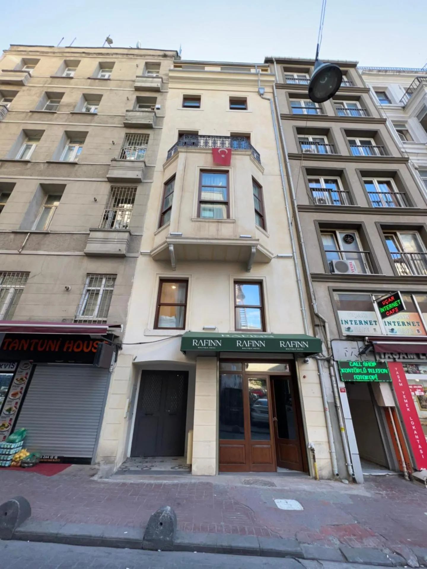 Rafinn Hotel