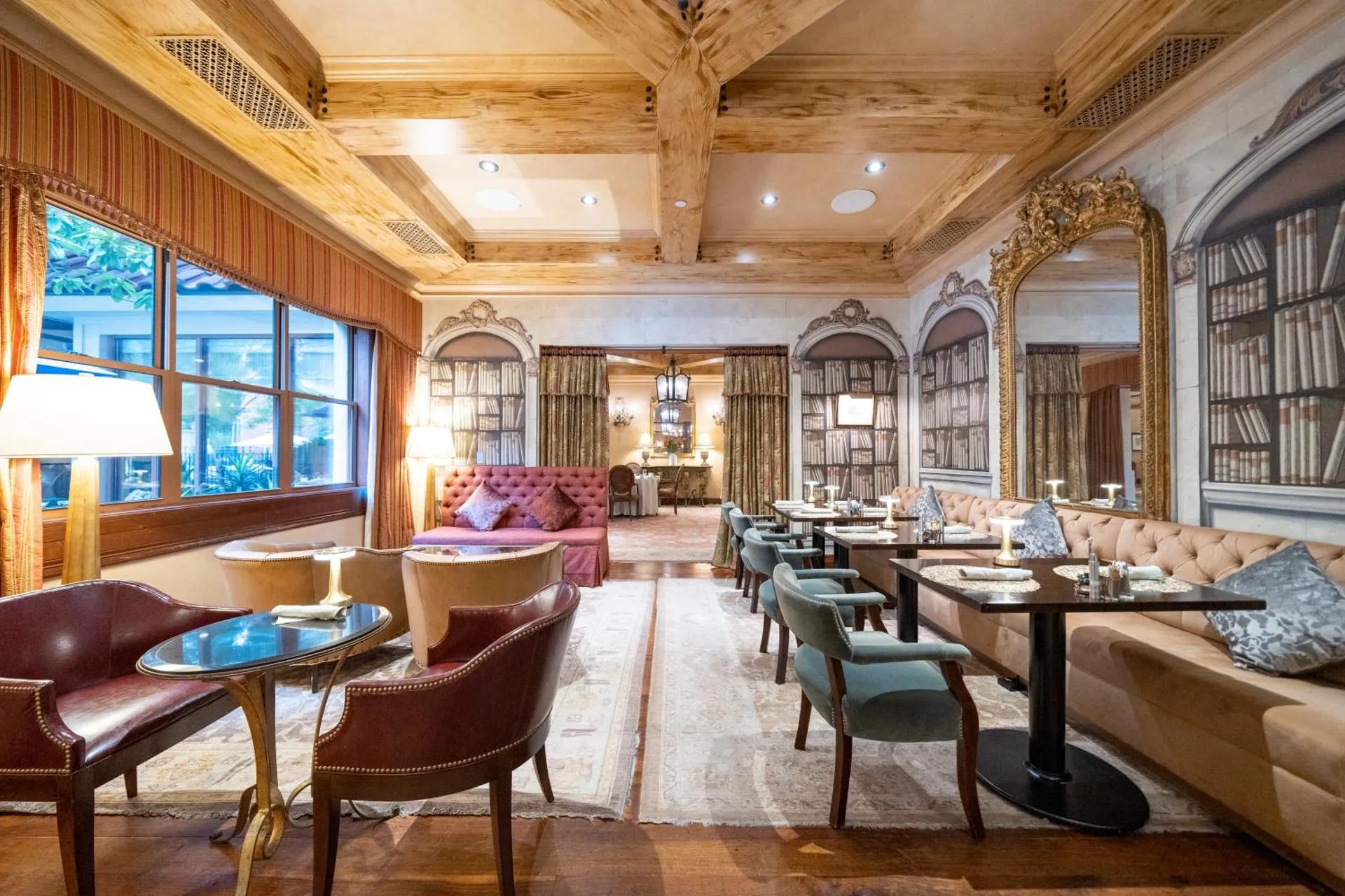 Hotel Granduca Houston interior