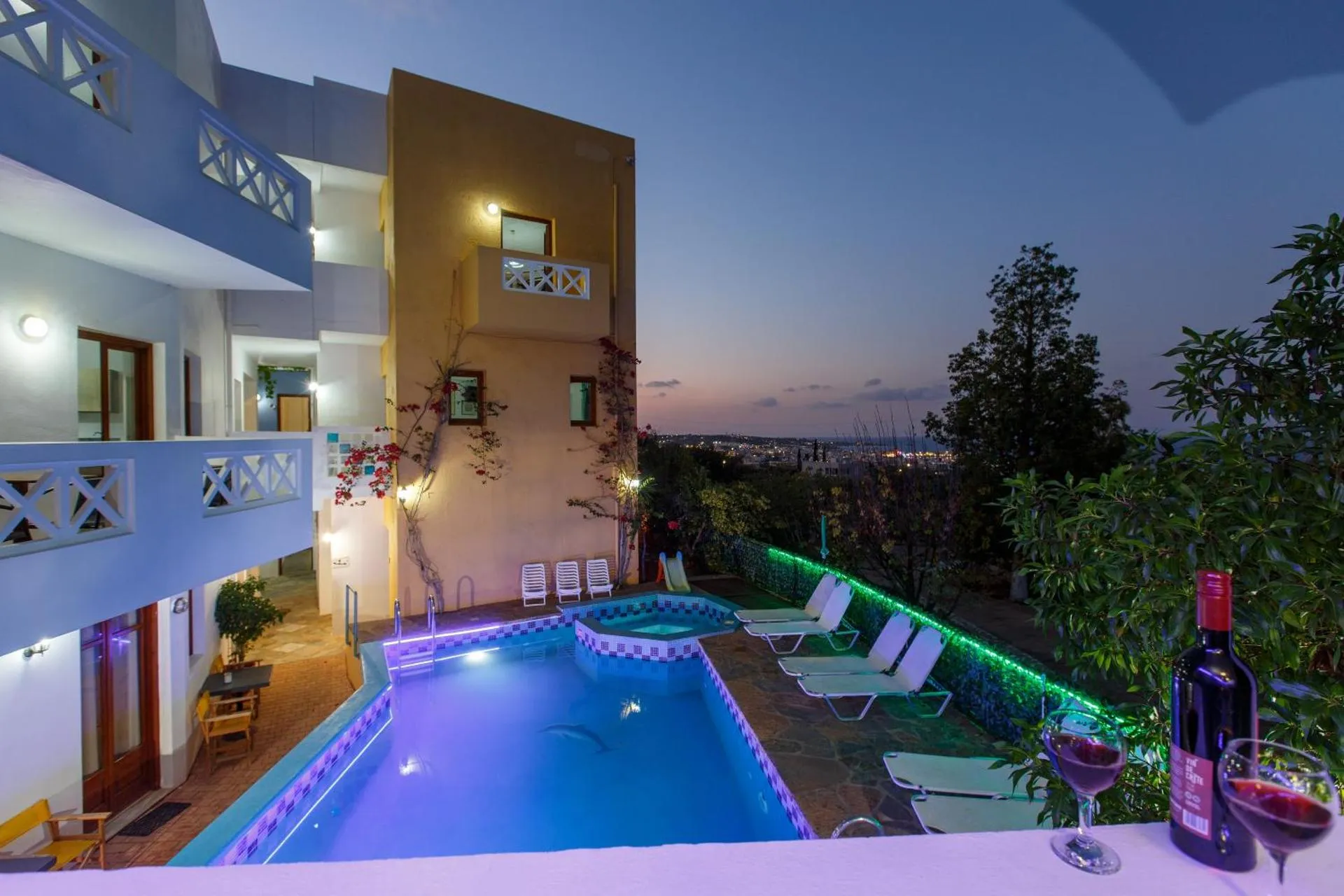 Romantica Hotel Apartments