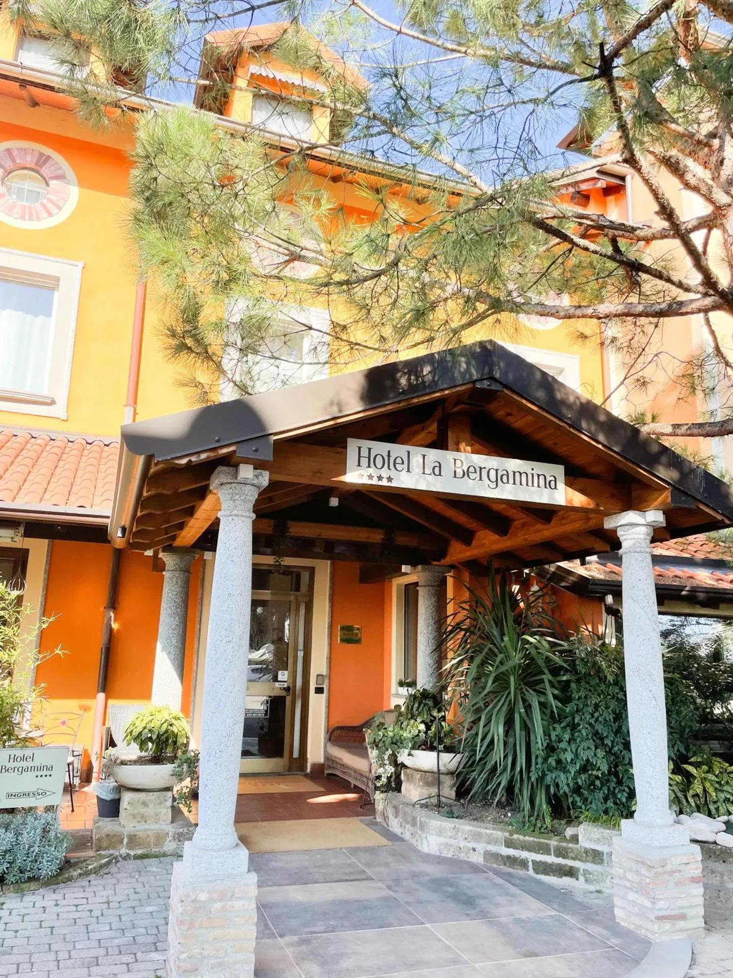 Dog Friendly Hotel $Arcore - $La Bergamina Hotel & Restaurant