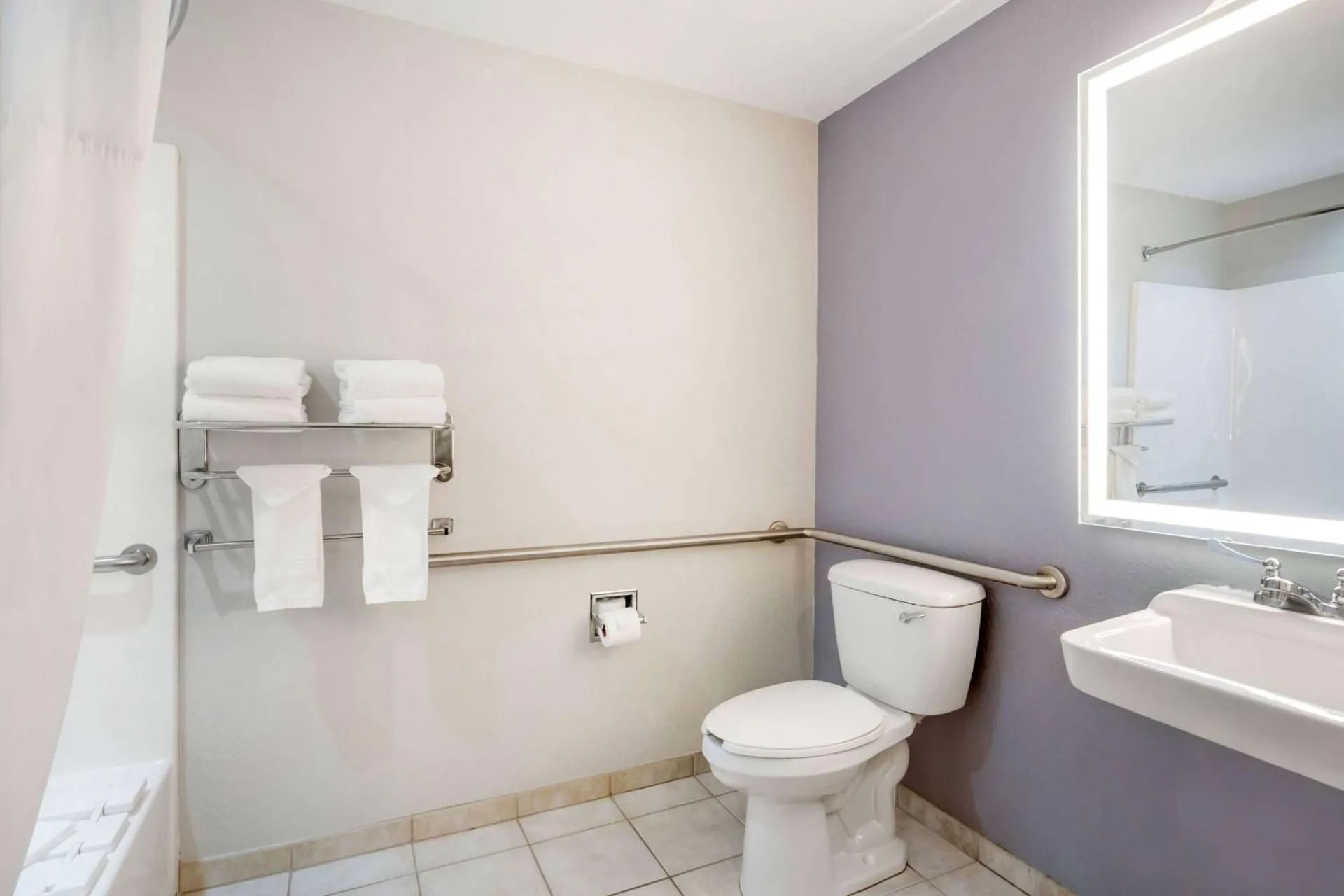 Microtel Inn & Suites by Wyndham Brooksville