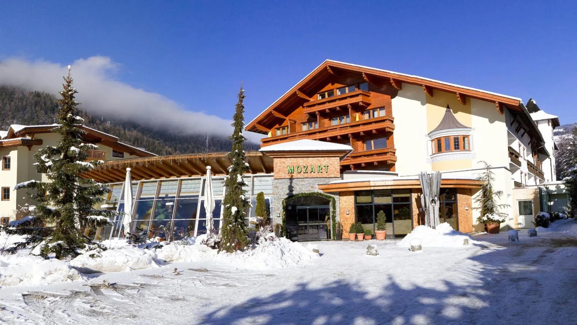 Dog Friendly Hotel $Ried im Oberinntal - $Familien Hotel Mozart