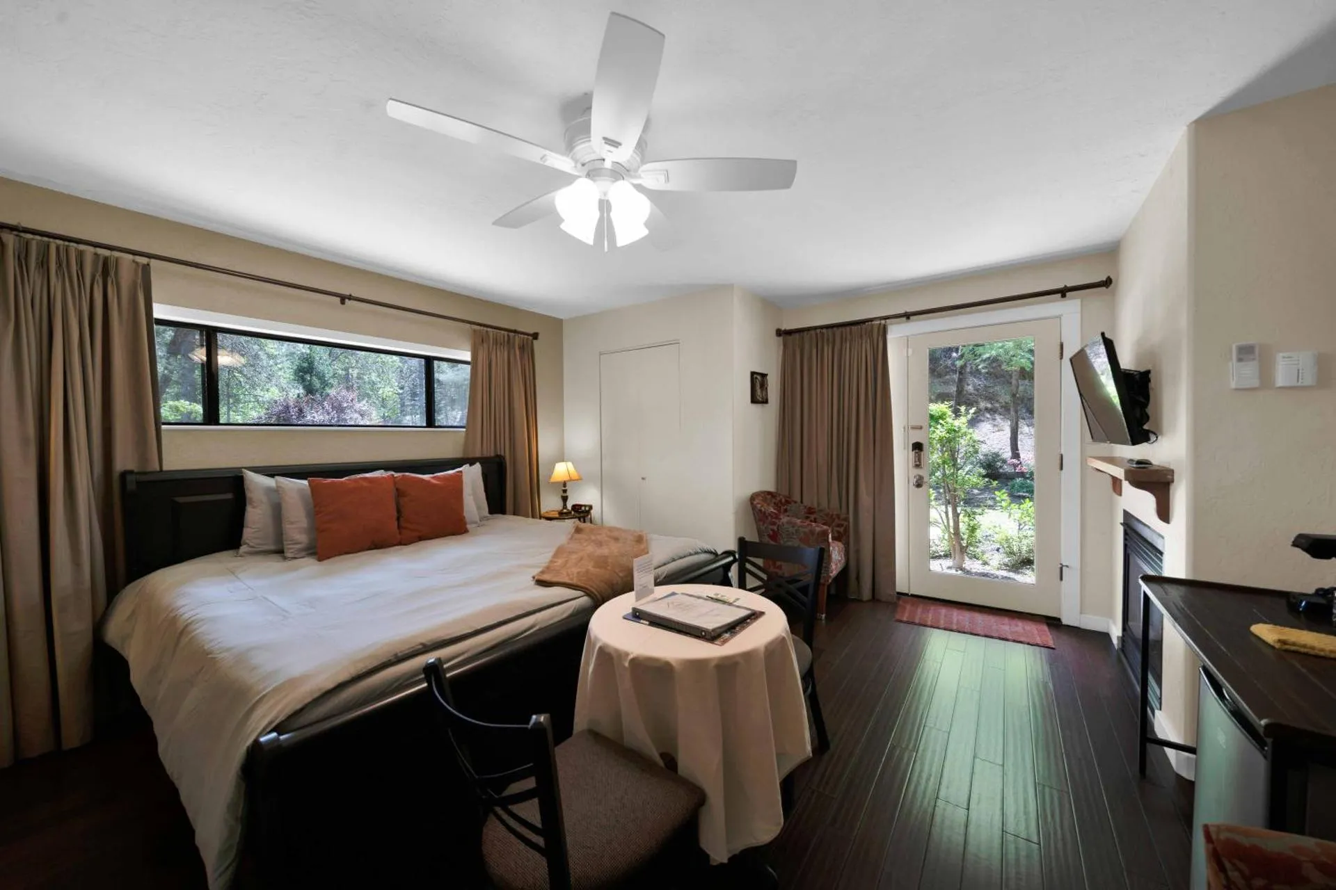 Dog Friendly Bed and breakfast $Lakehead - $The Inn at Shasta Lake