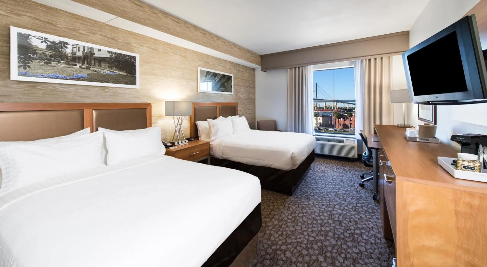 Dog Friendly Hotel $Savannah - $Holiday Inn Savannah Historic District, an IHG Hotel