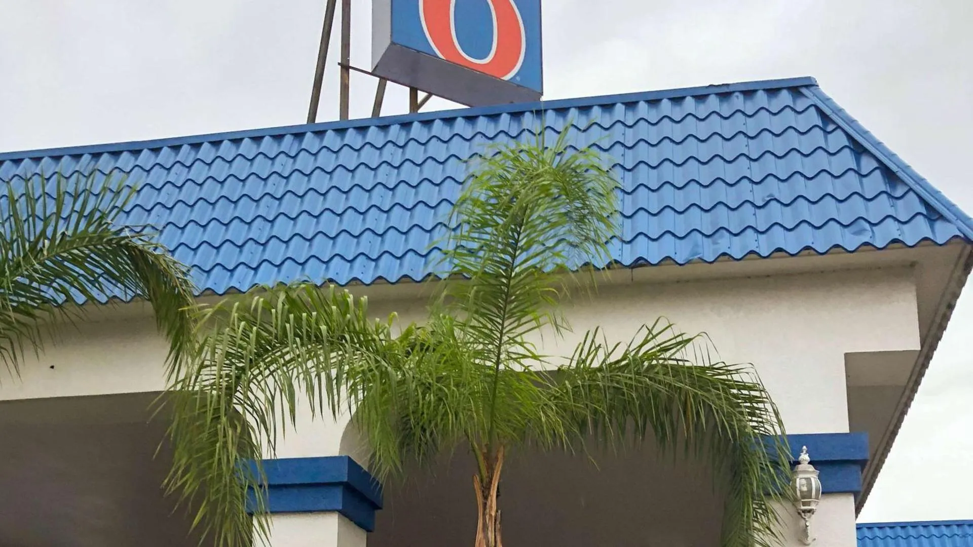 Dog Friendly Hotel $Daytona Beach - $Motel 6-Daytona Beach, FL - Speedway