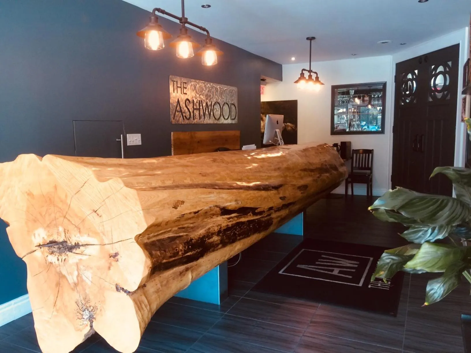 Dog Friendly Hotel $Bayfield - $THE ASHWOOD INN
