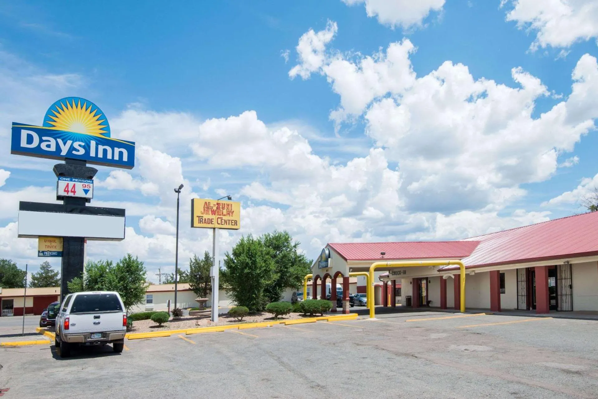 Dog Friendly Inn $Gallup - $Days Inn by Wyndham Gallup