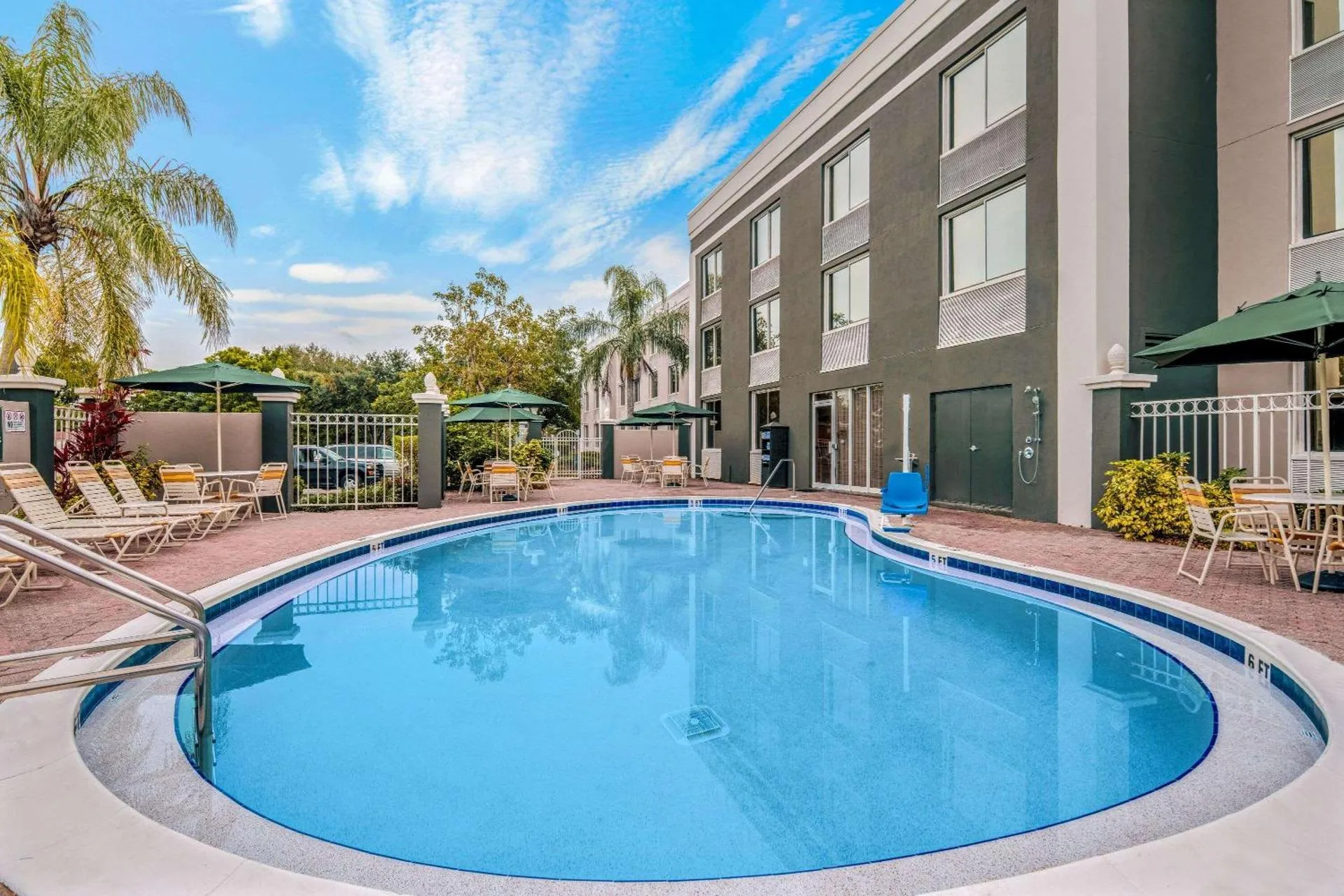 La Quinta by Wyndham Naples Downtown