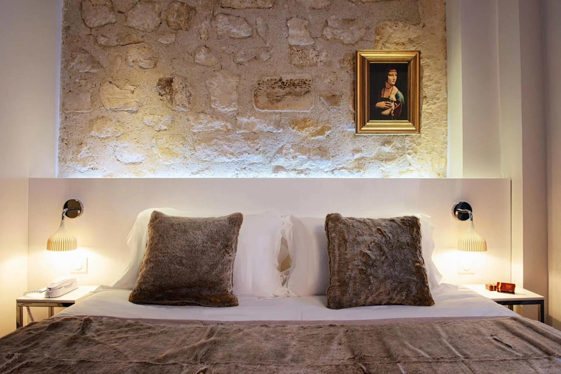 Dog Friendly Hotel $Paris - $Hôtel le Clos de Notre Dame