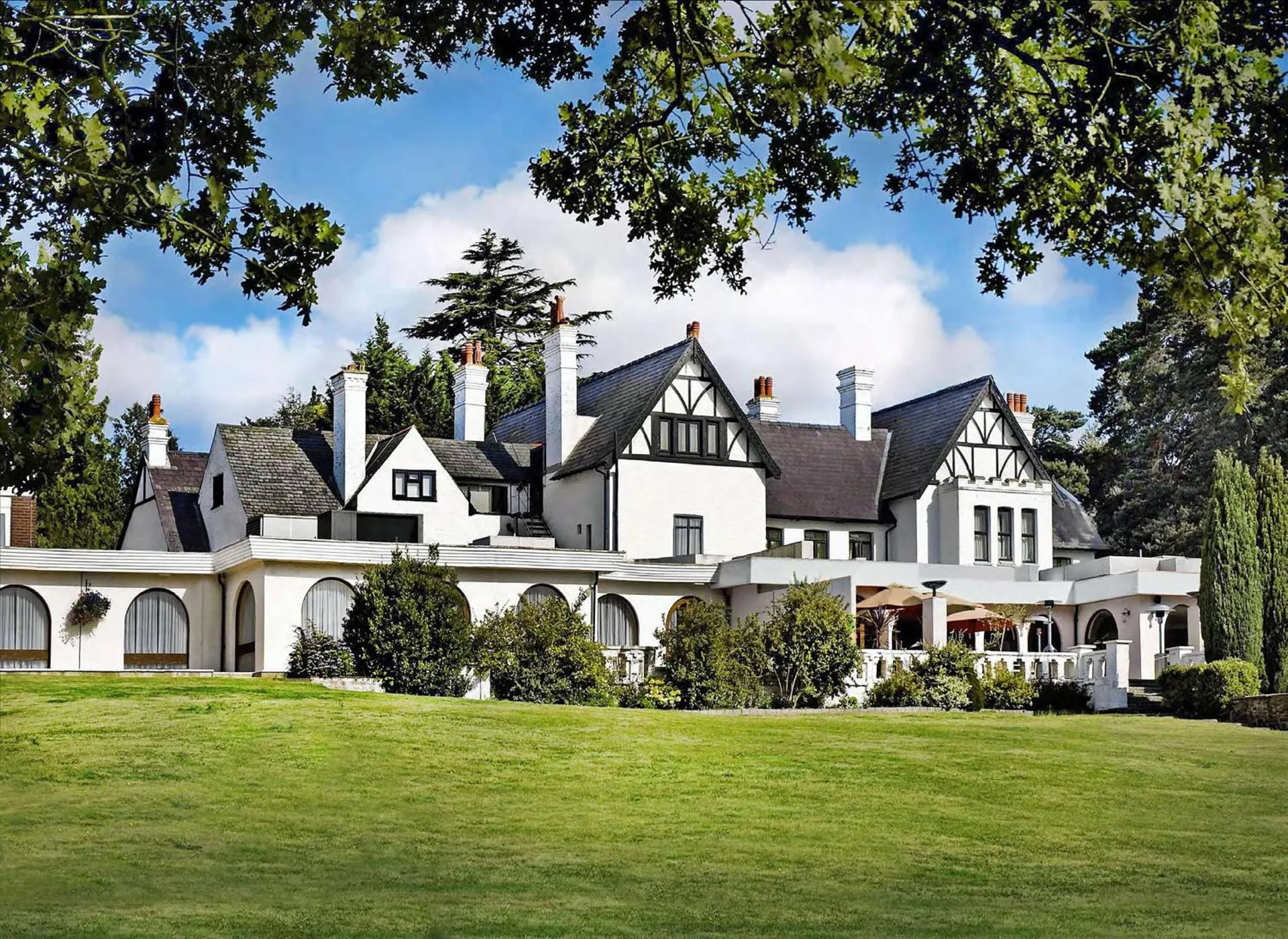 Dog Friendly Hotel $Cobham - $Hilton Cobham