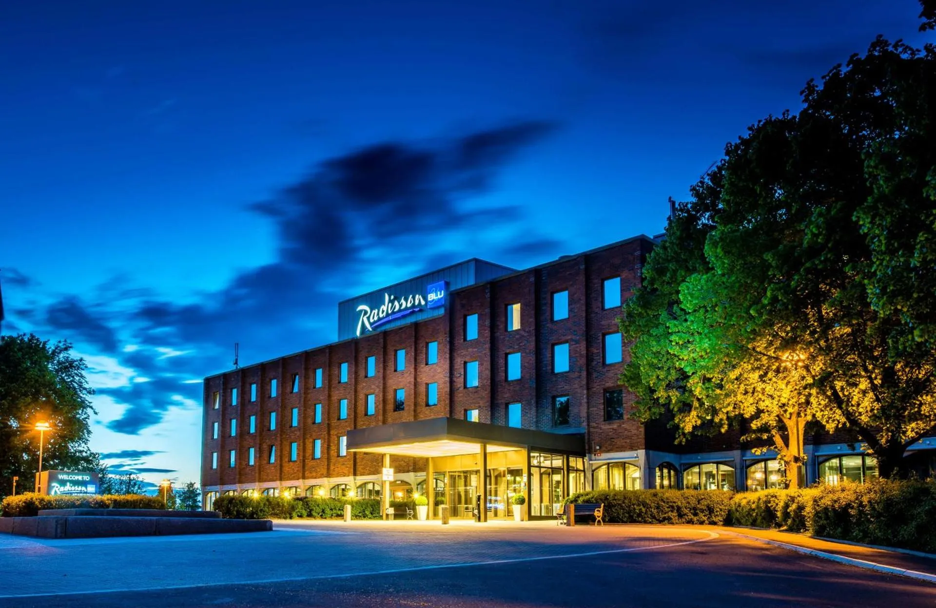 Dog Friendly Hotel $Arlanda - $Radisson Blu Arlandia Hotel, Stockholm-Arlanda