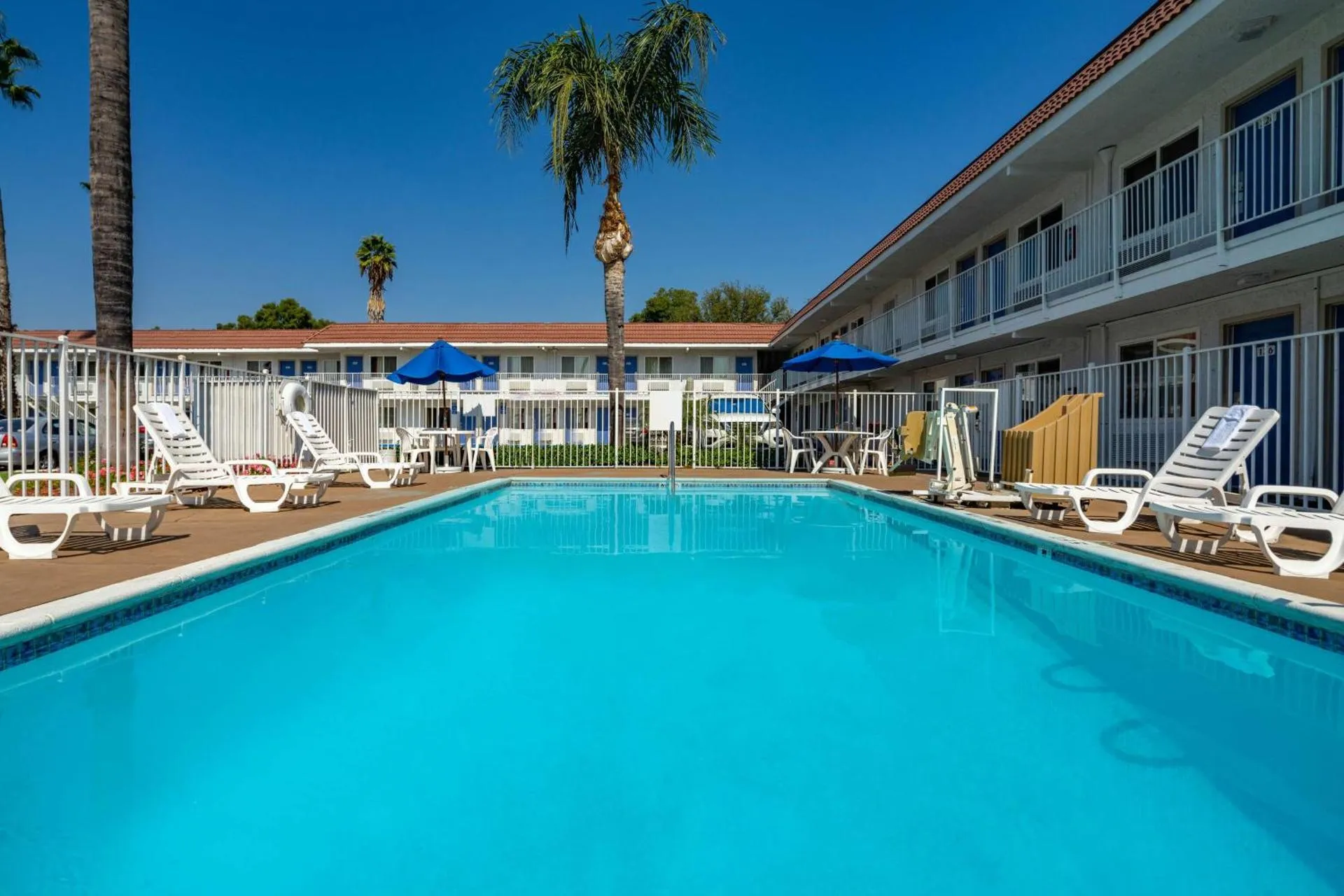 Dog Friendly Hotel $North Hills - $Motel 6-Sepulveda, CA - Los Angeles - Van Nuys - North Hills