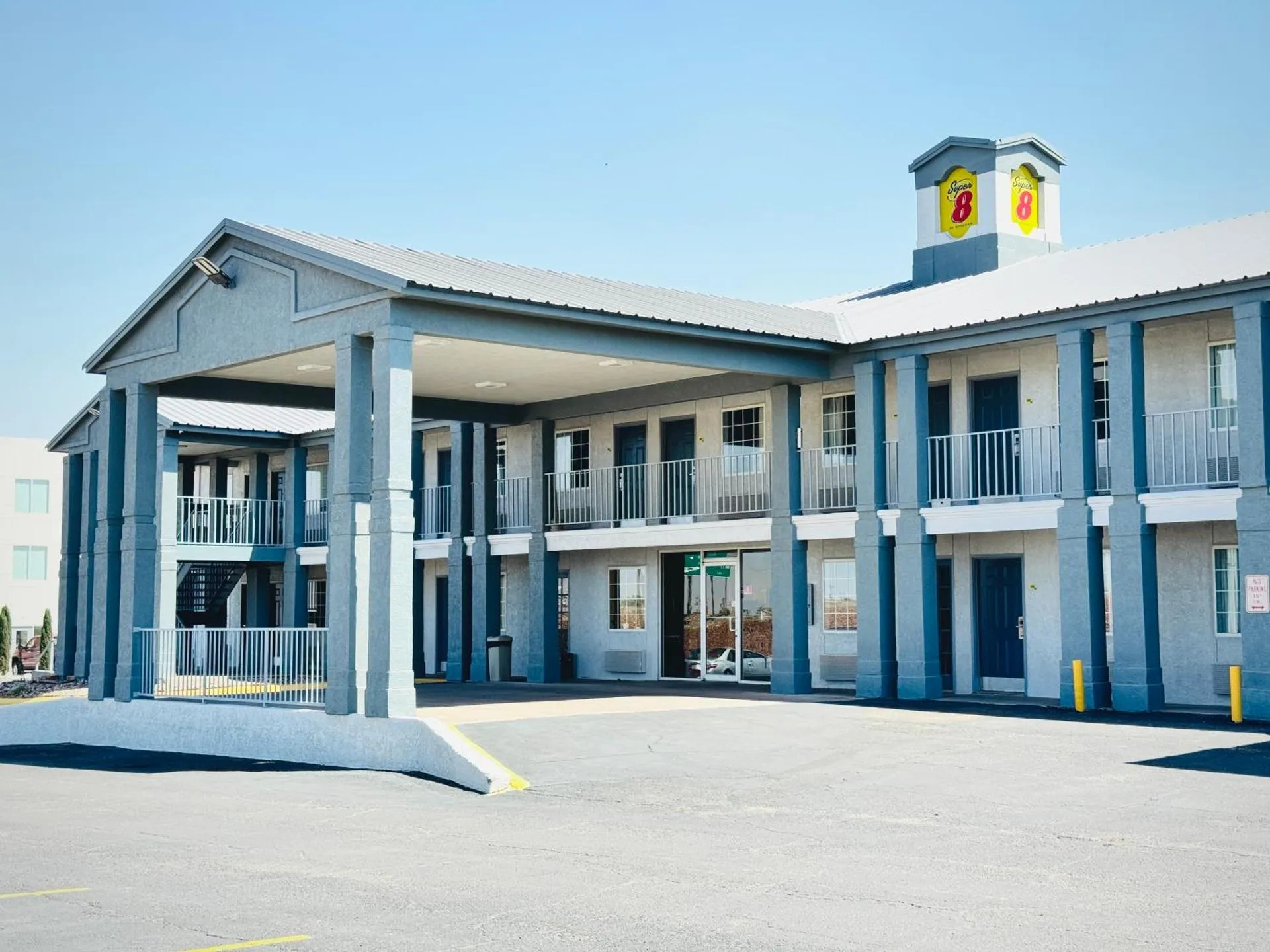 Super 8 by Wyndham Van Horn