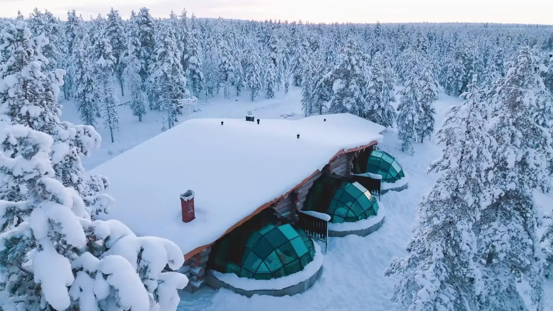 Kakslauttanen Arctic Resort - Igloos and Chalets interior