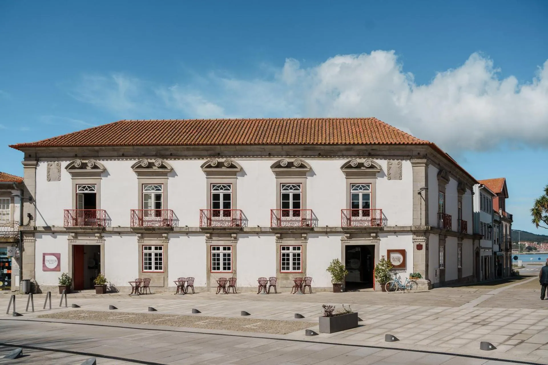 Dog Friendly Hotel $Caminha - $Design & Wine Hotel