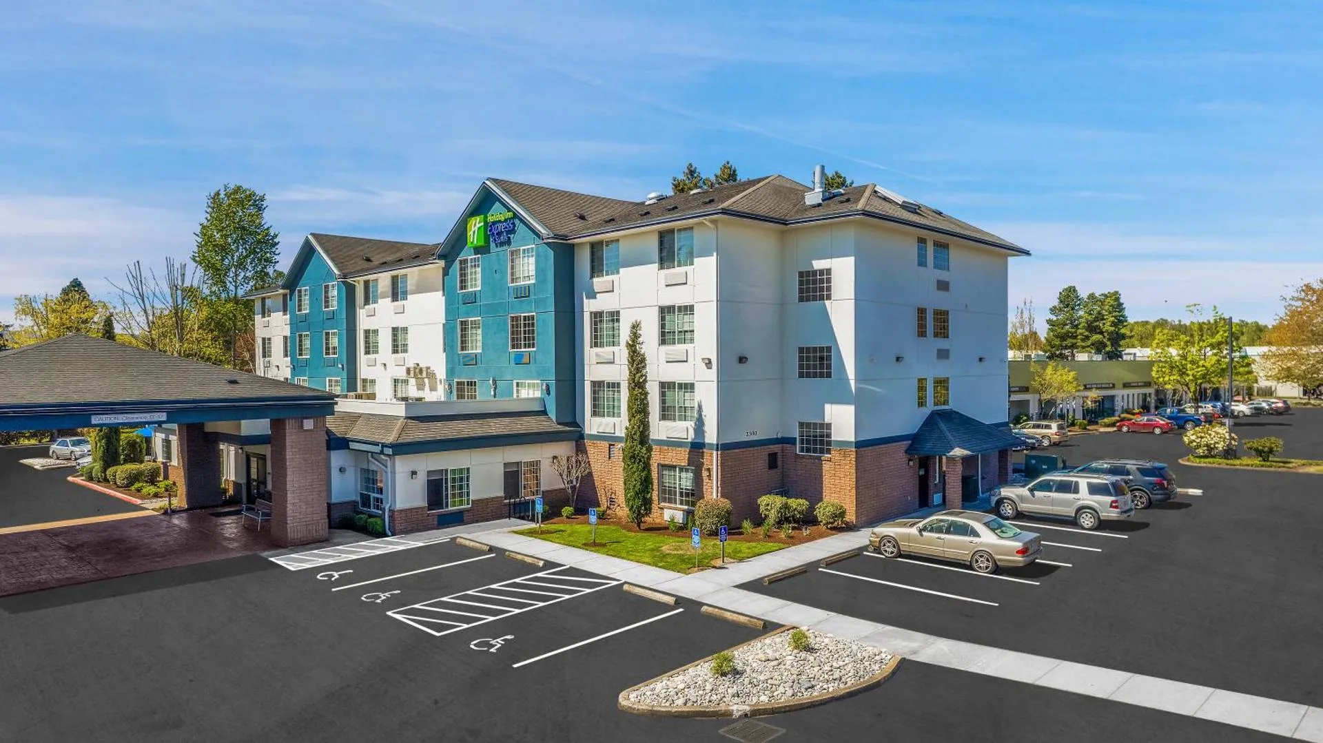 Dog Friendly Hotel $Portland - $Holiday Inn Express Hotel & Suites Portland - Jantzen Beach, an IHG Hotel