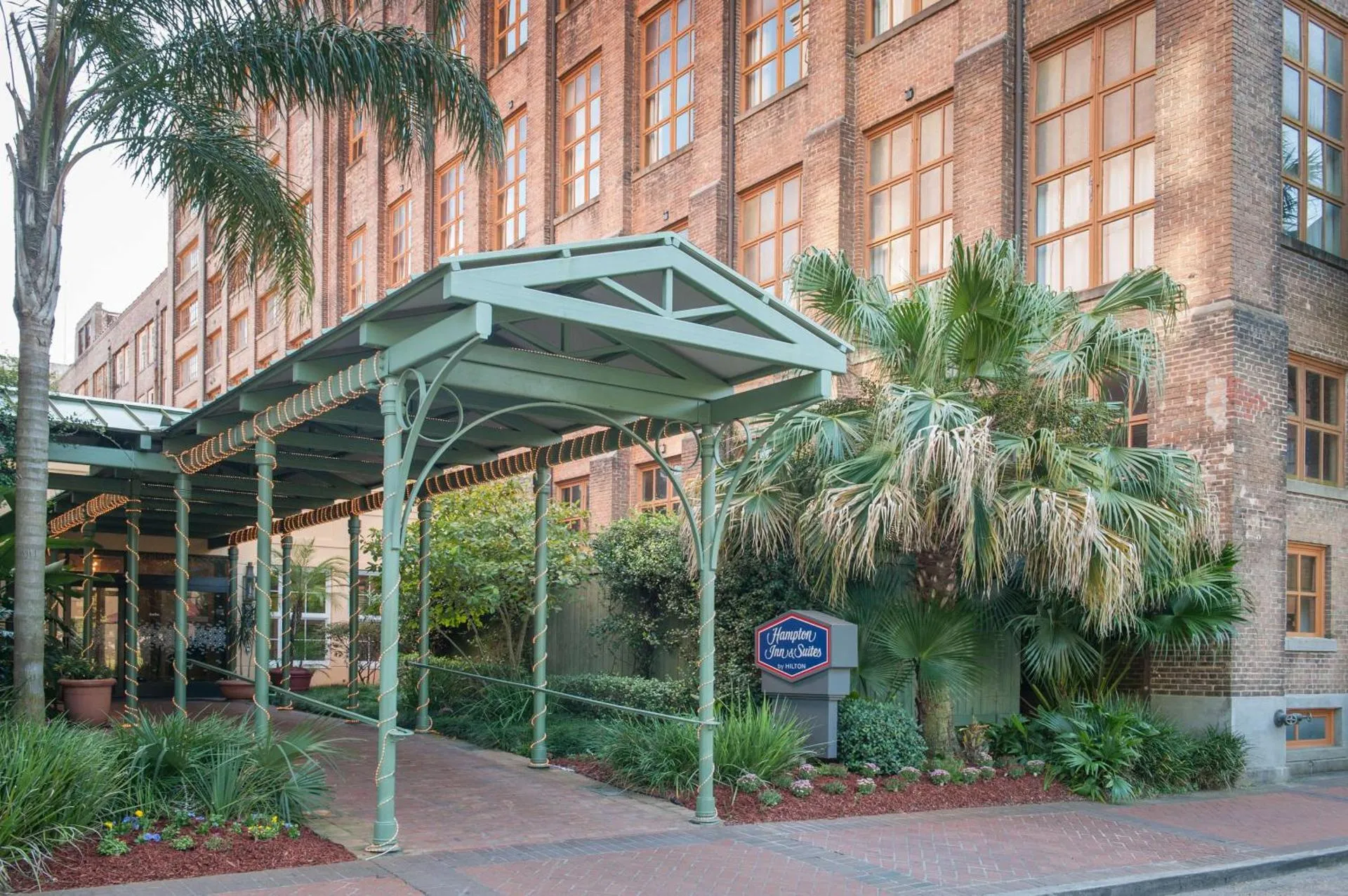 Dog Friendly Hotel $New Orleans - $Hampton Inn and Suites New Orleans Convention Center