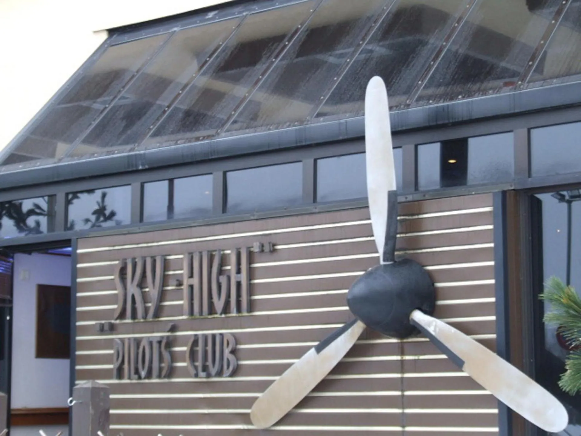 Sky High Hotel Airport 200 meters from the terminal