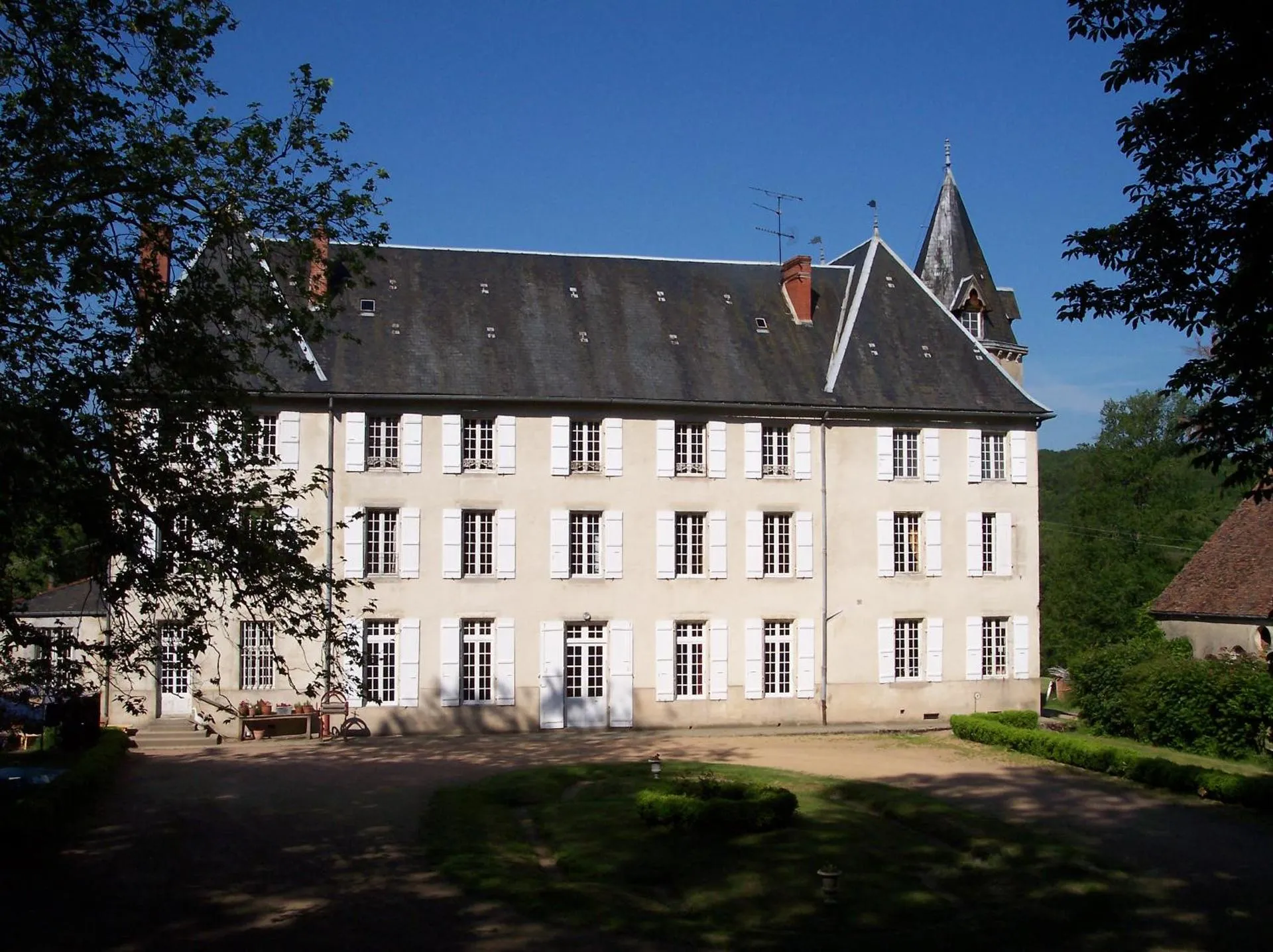 Dog Friendly Bed and breakfast $Blismes - $Château de Poussignol