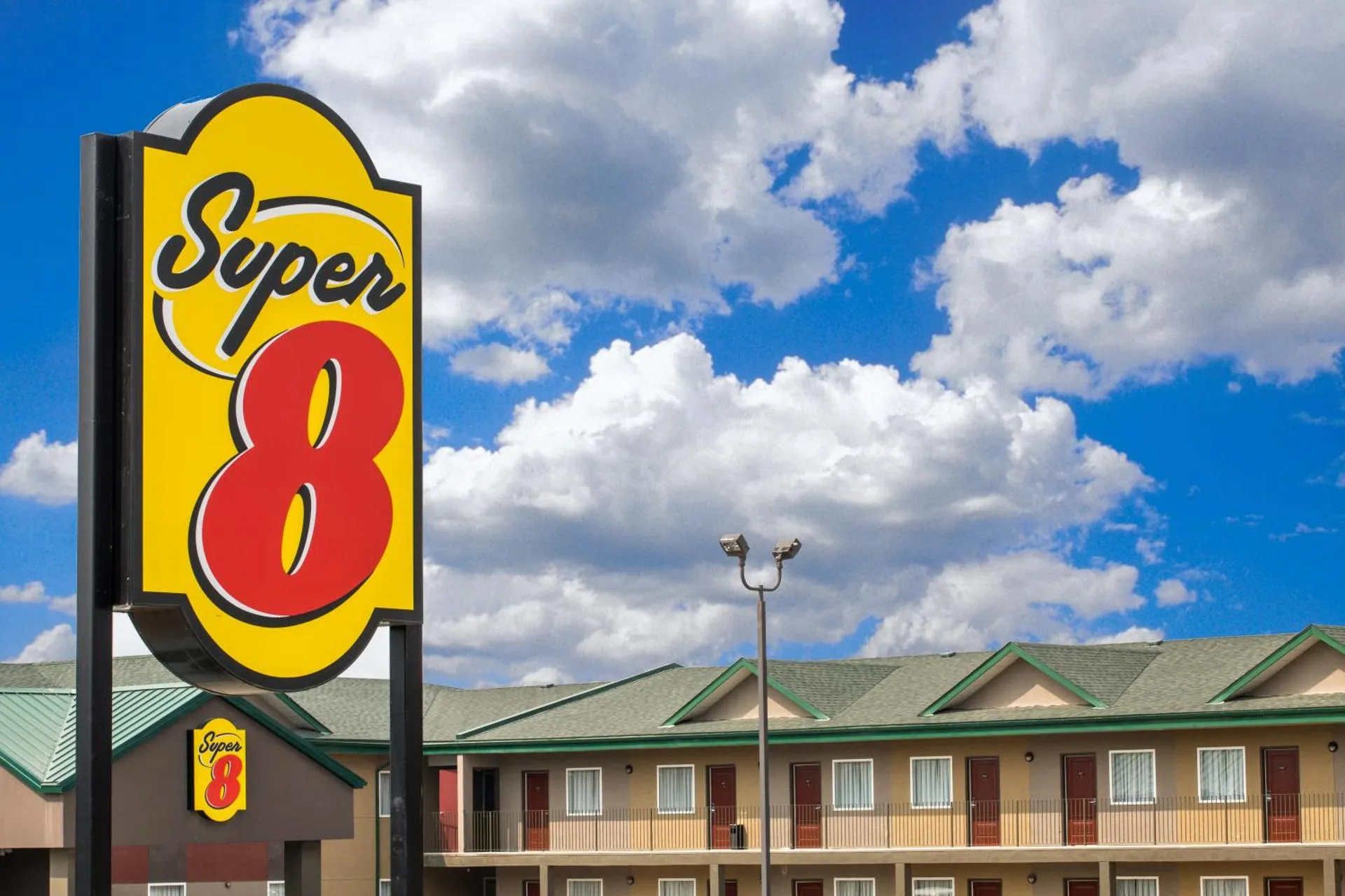 Dog Friendly Hotel $Fox Creek - $Super 8 by Wyndham Fox Creek