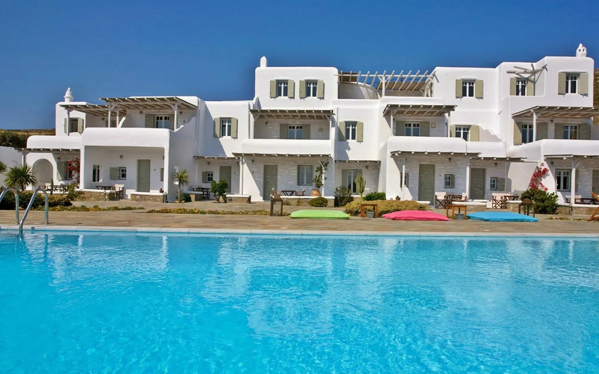 Yakinthos Residence