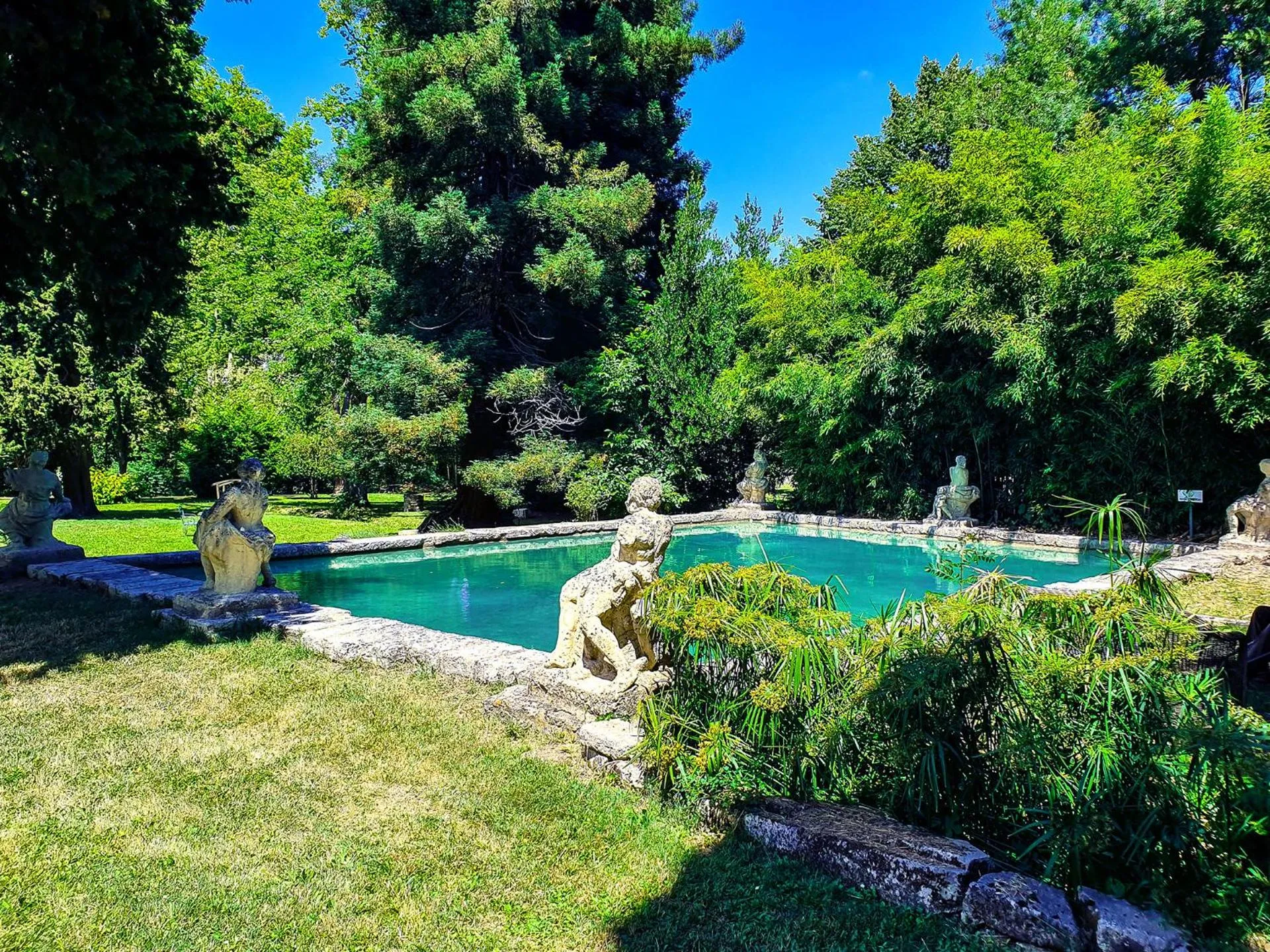 Dog Friendly Hotel $Saint-Rémy-de-Provence - $Chateau De Roussan