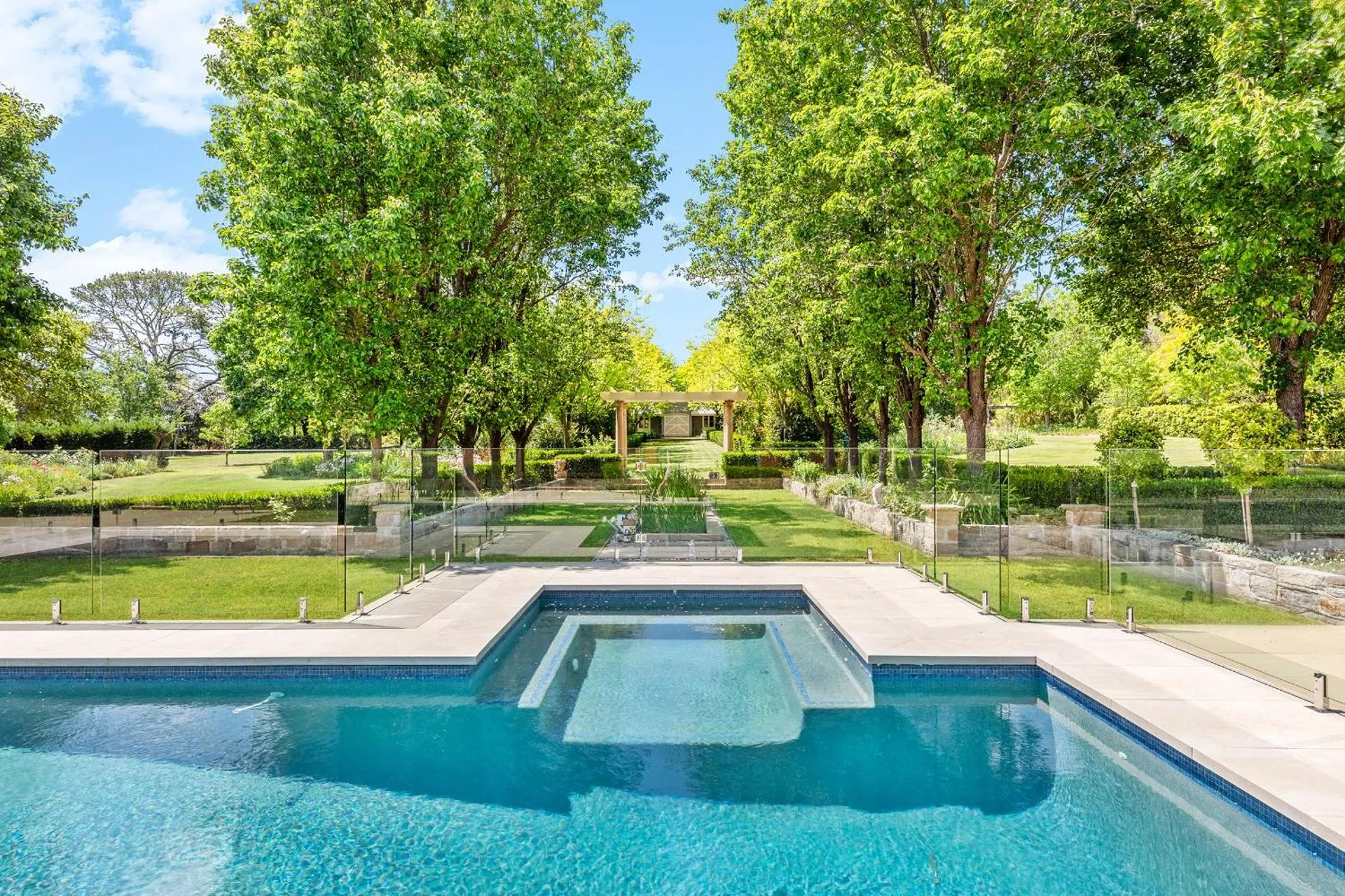 Dog Friendly Bed and breakfast $Dural - $Chanticleer Gardens