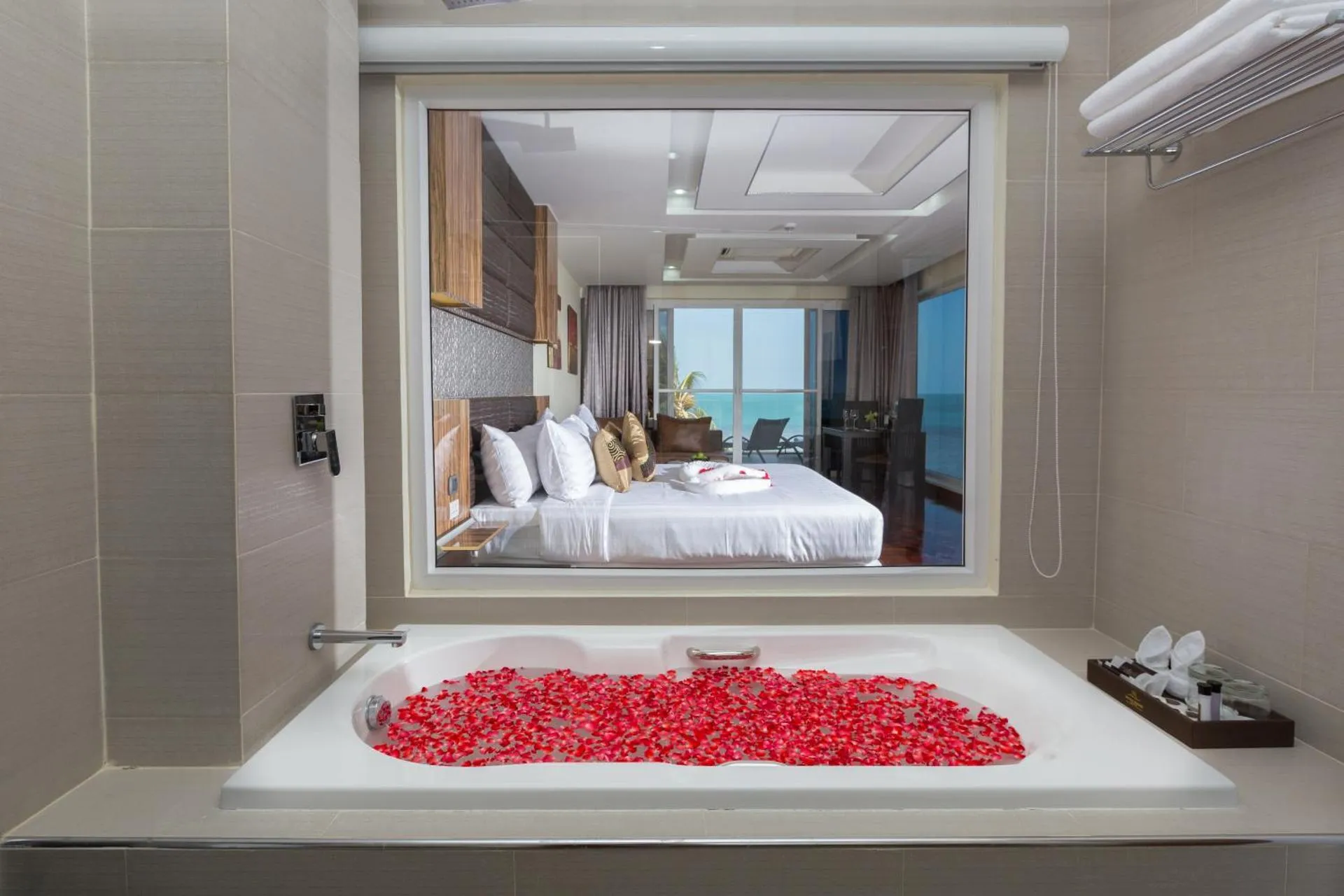 Royal Beach Boutique Resort & Spa Koh Samui - SHA Extra Plus