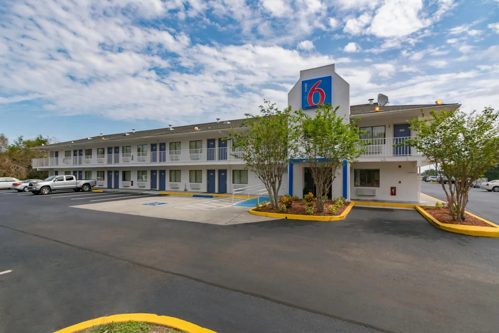 Dog Friendly Hotel $Fort Pierce - $Motel 6-Ft. Pierce, FL