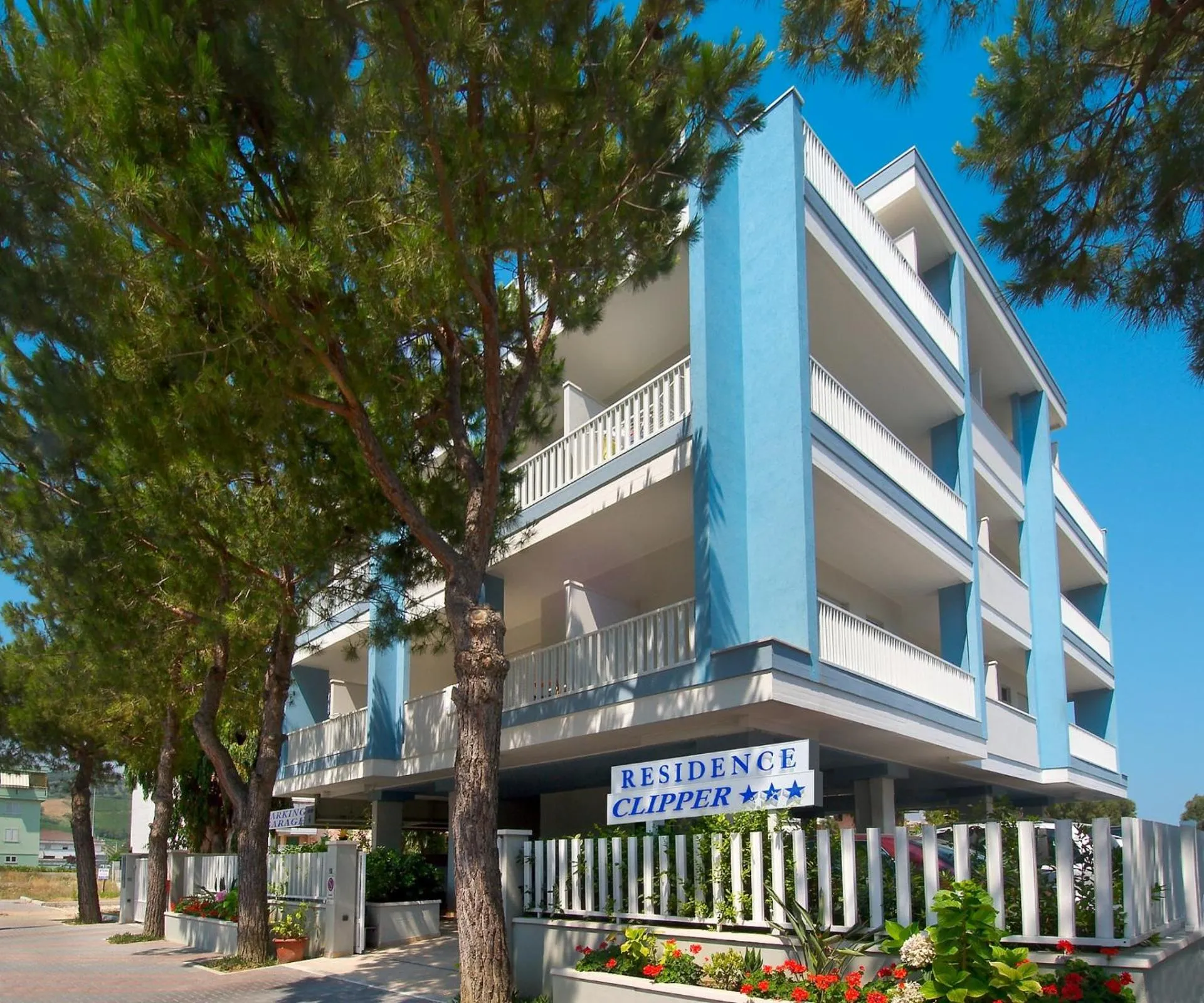 Residence Clipper