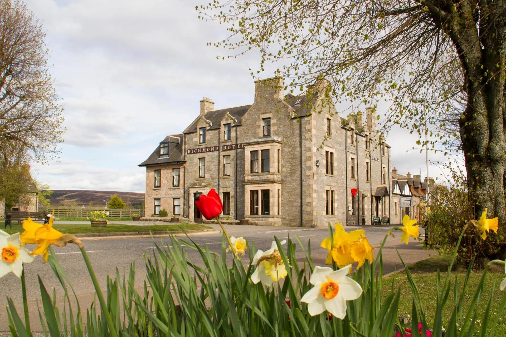 Dog Friendly Hotel $Tomintoul - $Richmond Arms Hotel