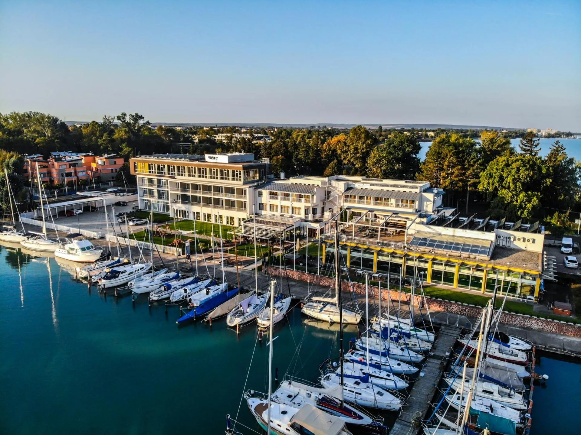 Hotel Yacht Wellness & Business