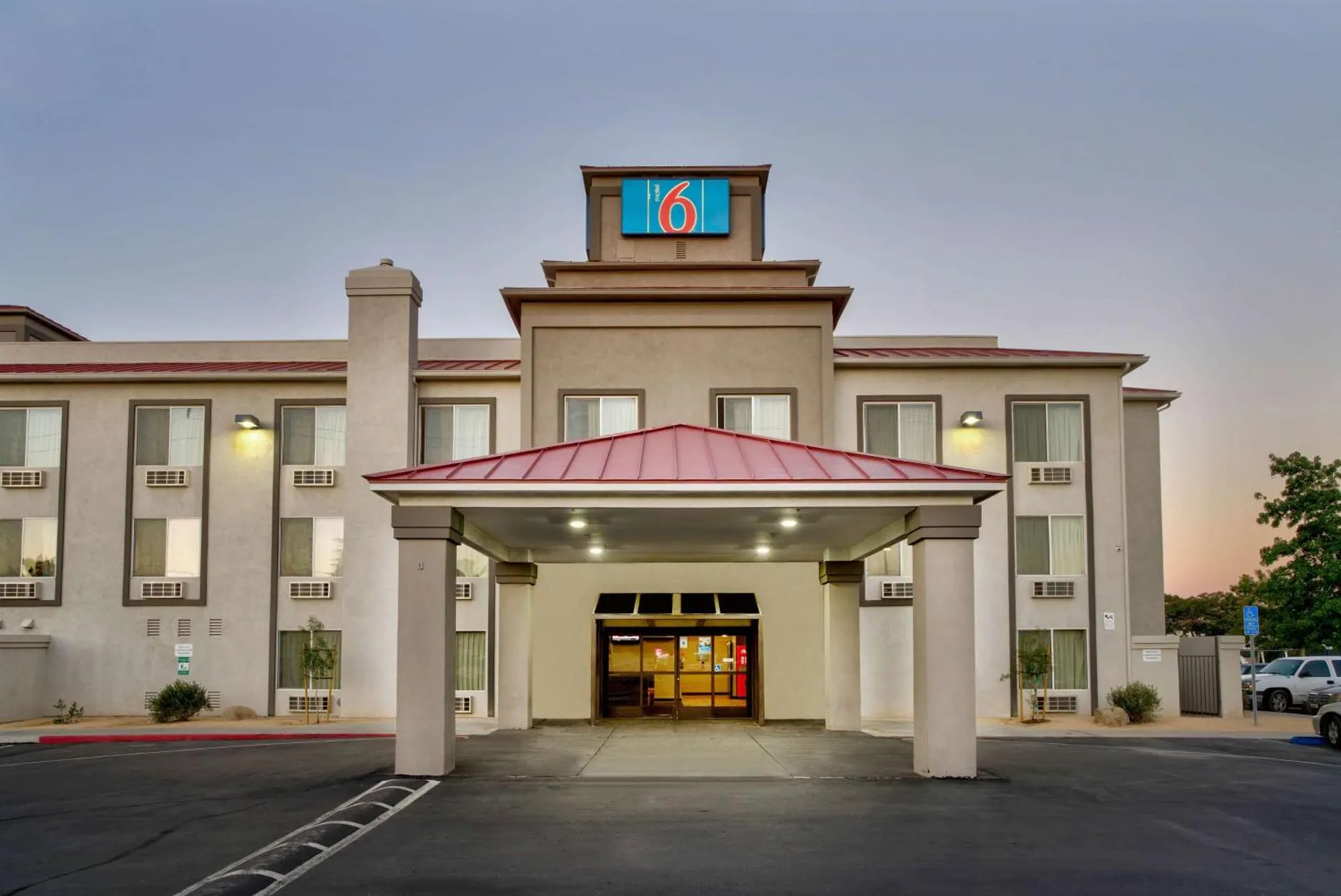 Dog Friendly Hotel $Hesperia - $Motel 6-Hesperia, CA - West Main Street I-15