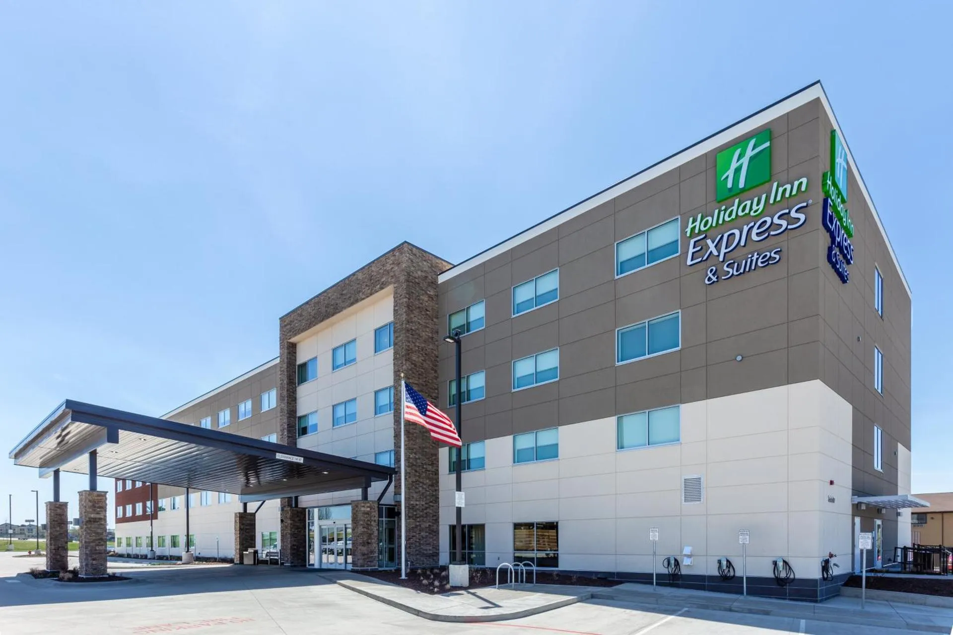 Dog Friendly Hotel $Springfield - $Holiday Inn Express & Suites - Springfield North, an IHG Hotel