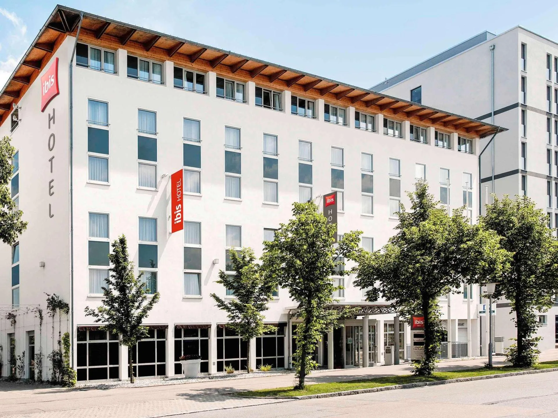 Dog Friendly Hotel $Garching bei München - $ibis Hotel München Garching
