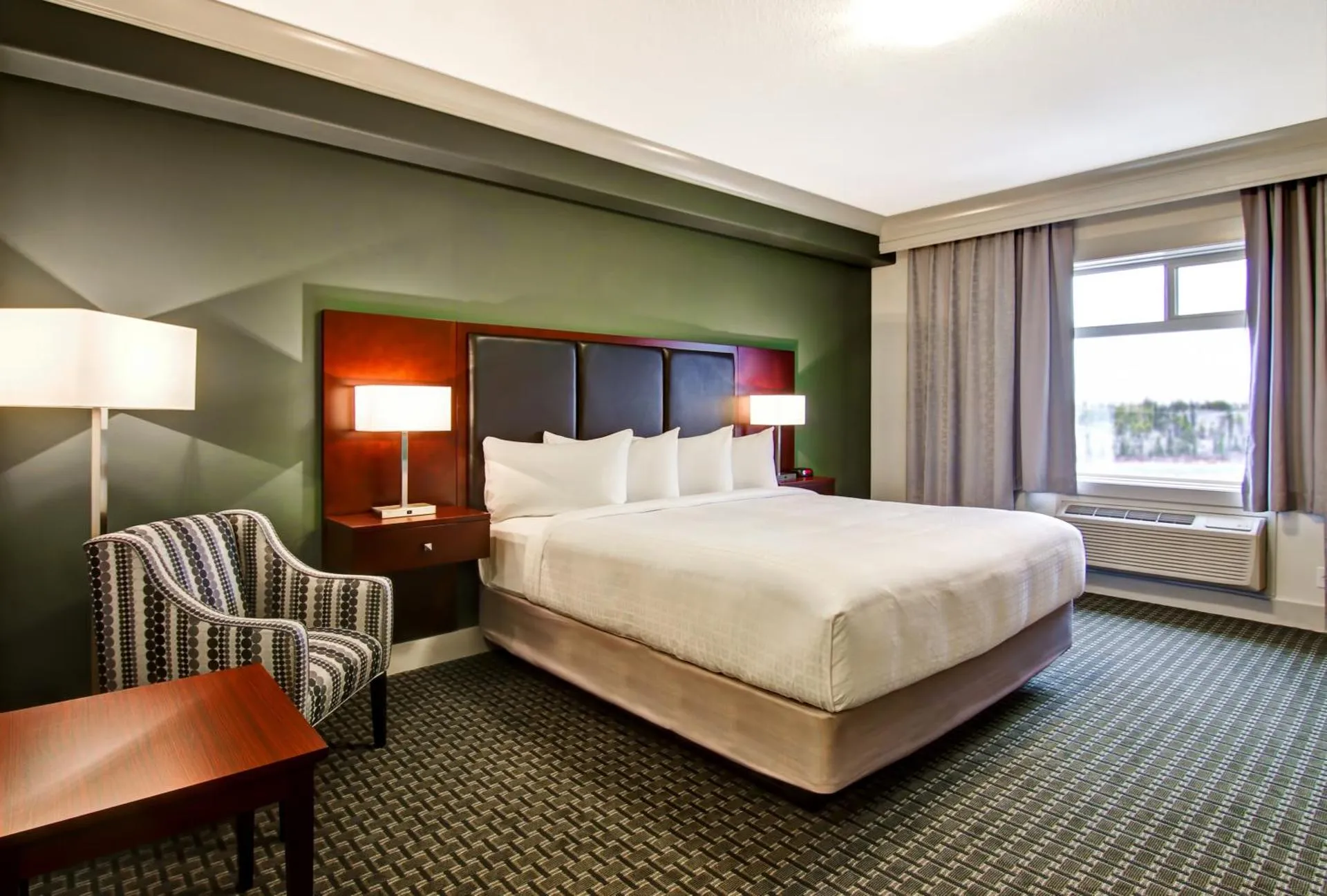 Dog Friendly Hotel $Yellowknife - $Chateau Nova Yellowknife