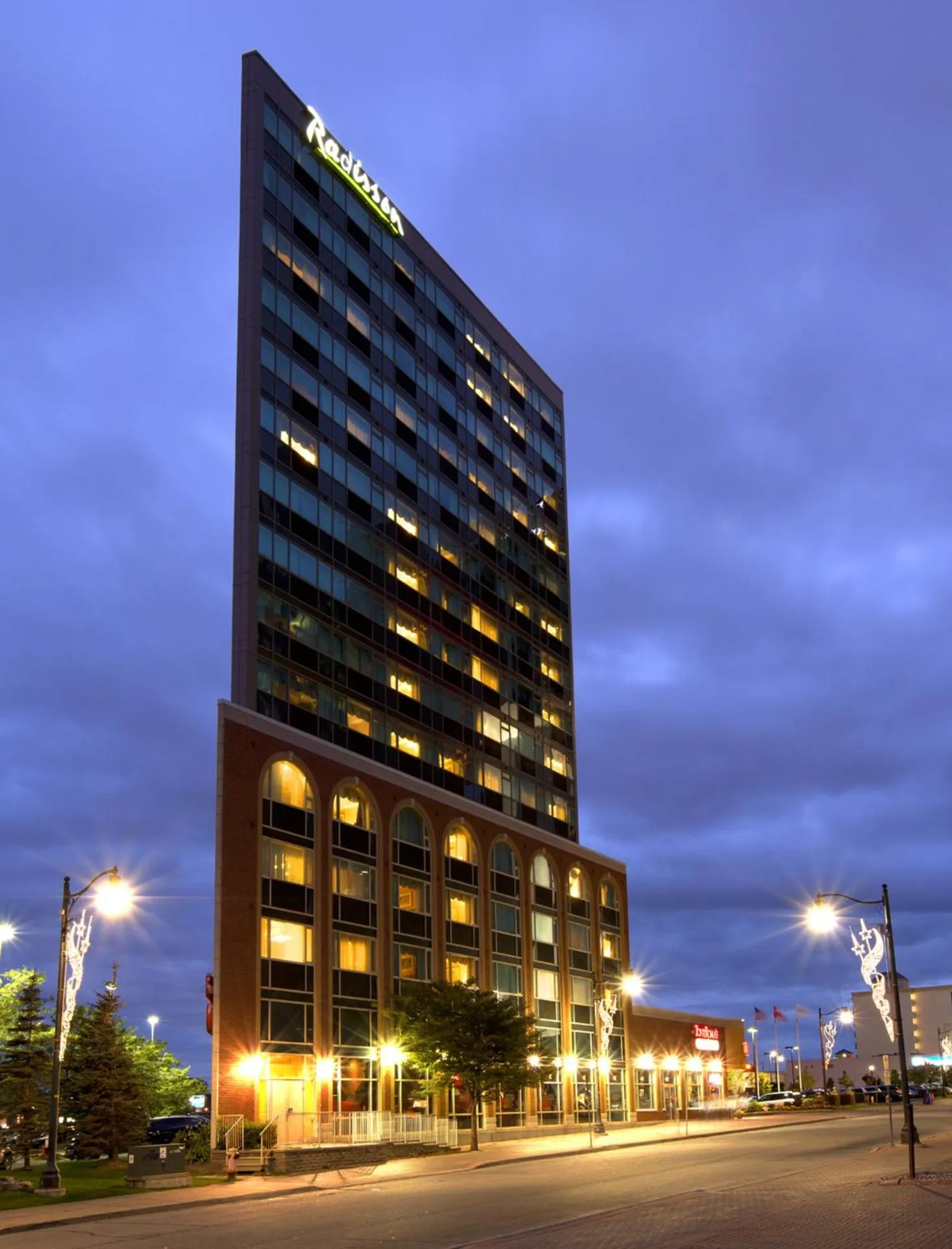 Radisson Hotel & Suites Fallsview