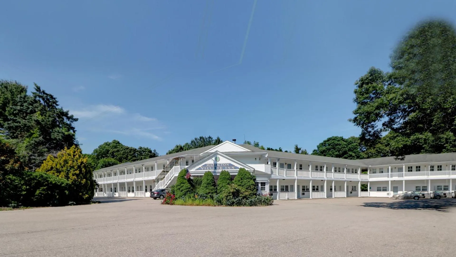 Dog Friendly Hotel $North Kingstown - $Hamilton Village Inn
