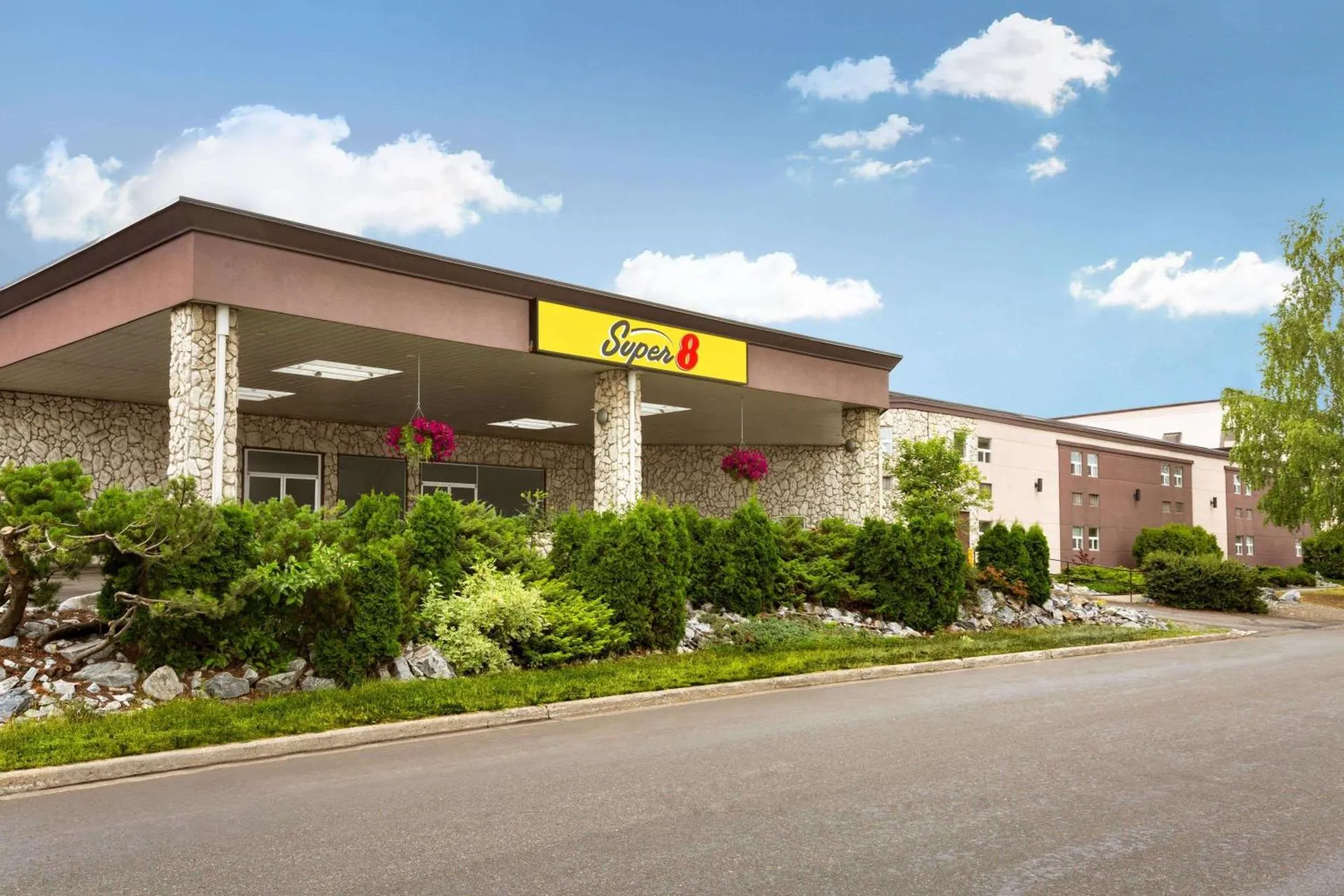 Dog Friendly Hotel $Prince George - $Super 8 by Wyndham Prince George