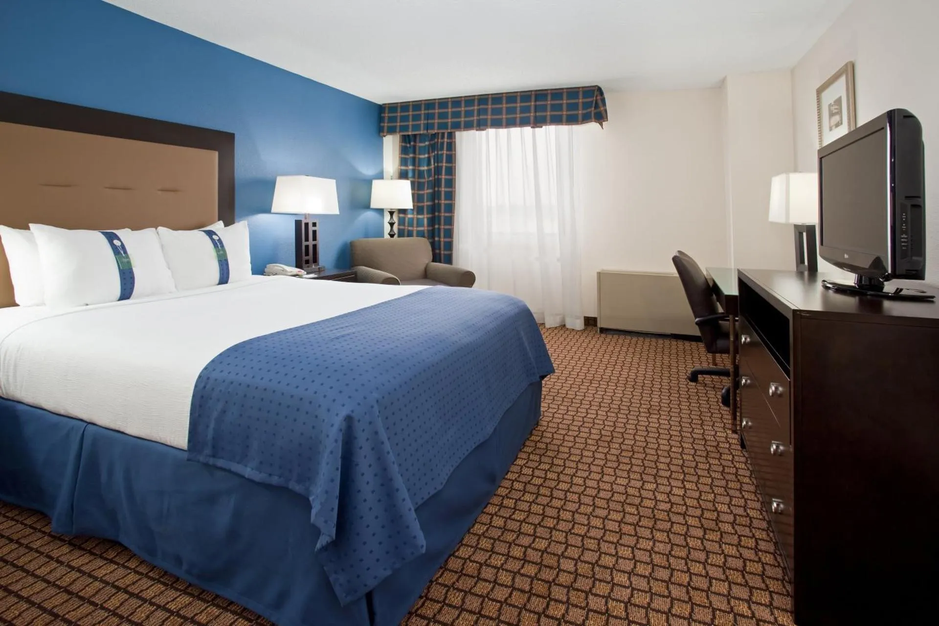 Dog Friendly Hotel $Sheridan - $Ramada Plaza by Wyndham Sheridan Hotel & Convention Center