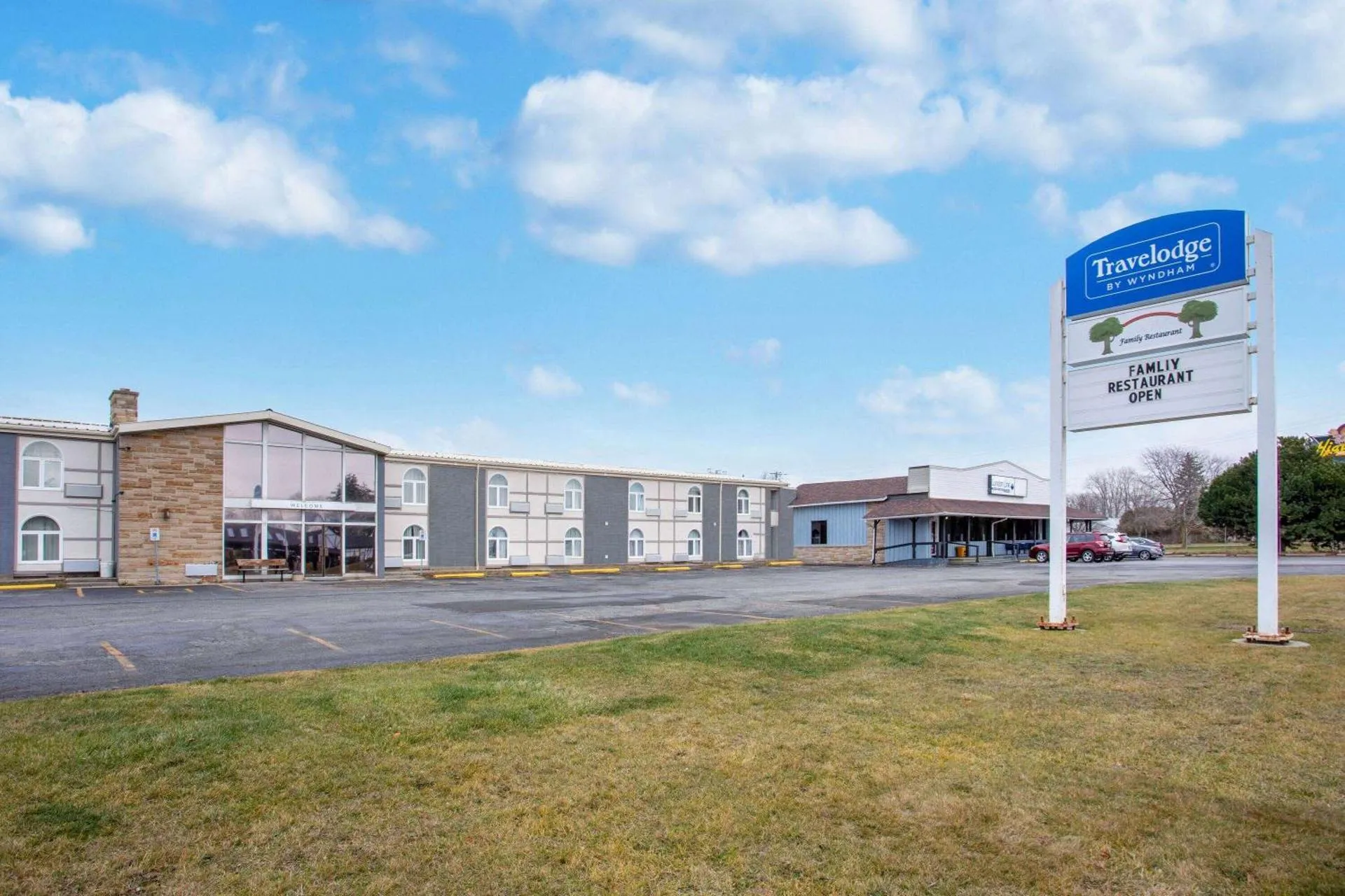 Dog Friendly Hotel $Sarnia - $Travelodge by Wyndham Sarnia
