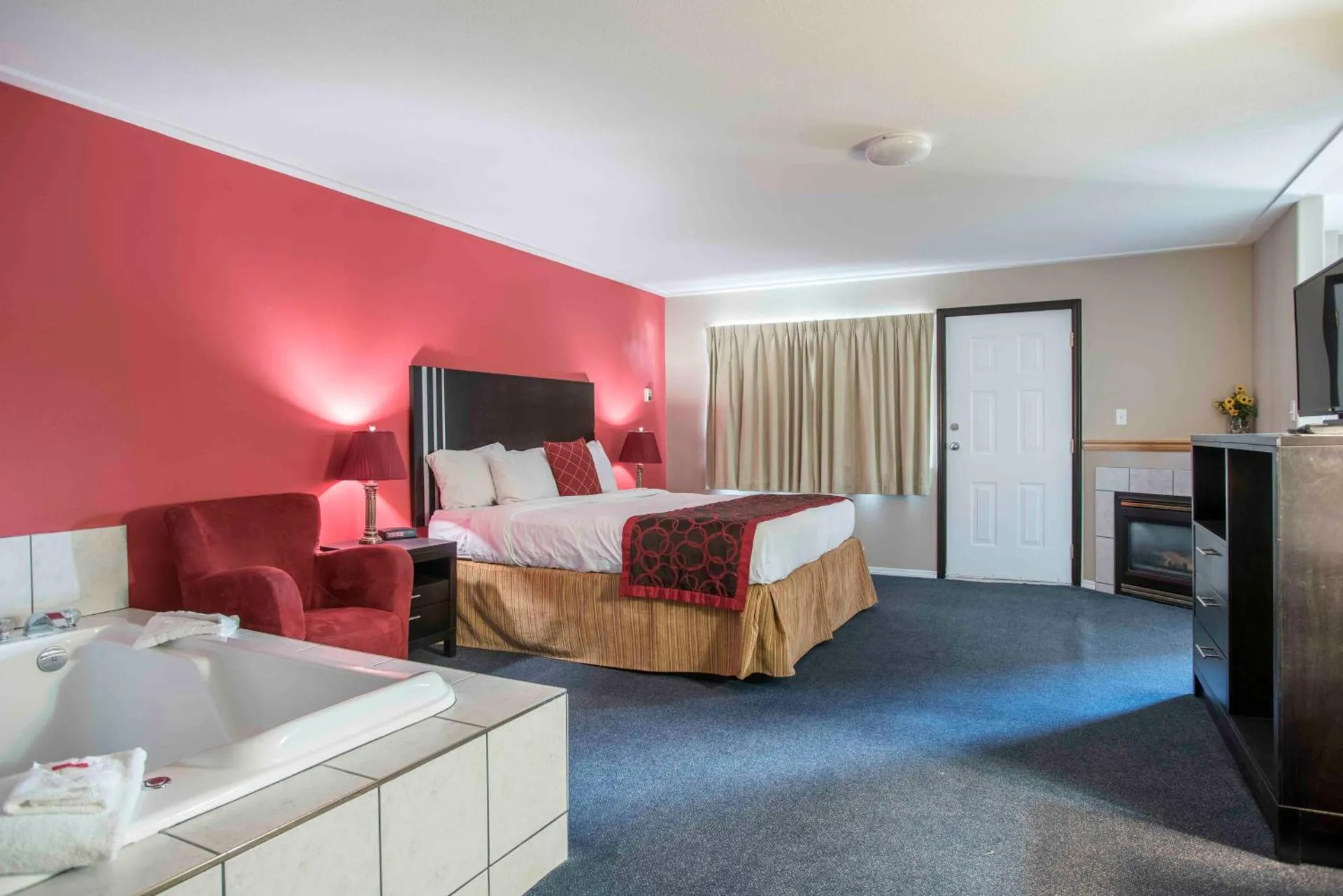 Ramada 100 Mile House interior