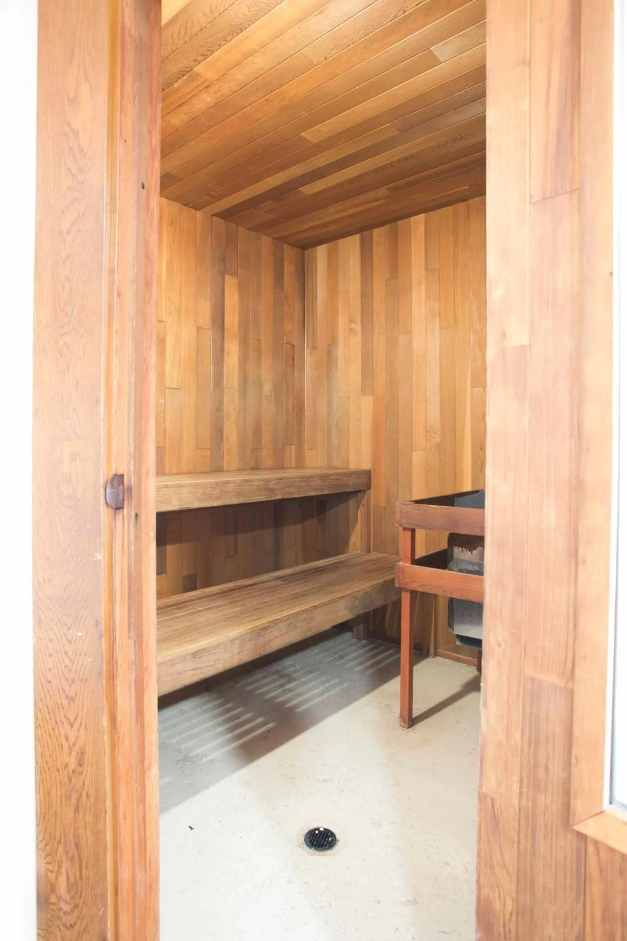 Ramada 100 Mile House interior