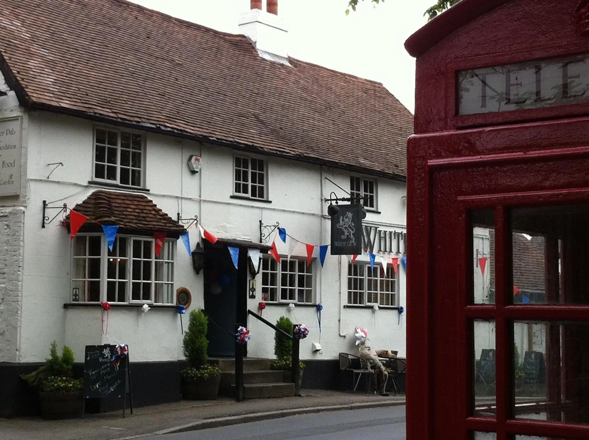 Dog Friendly Inn $Hampton in Arden - $The White Lion Inn