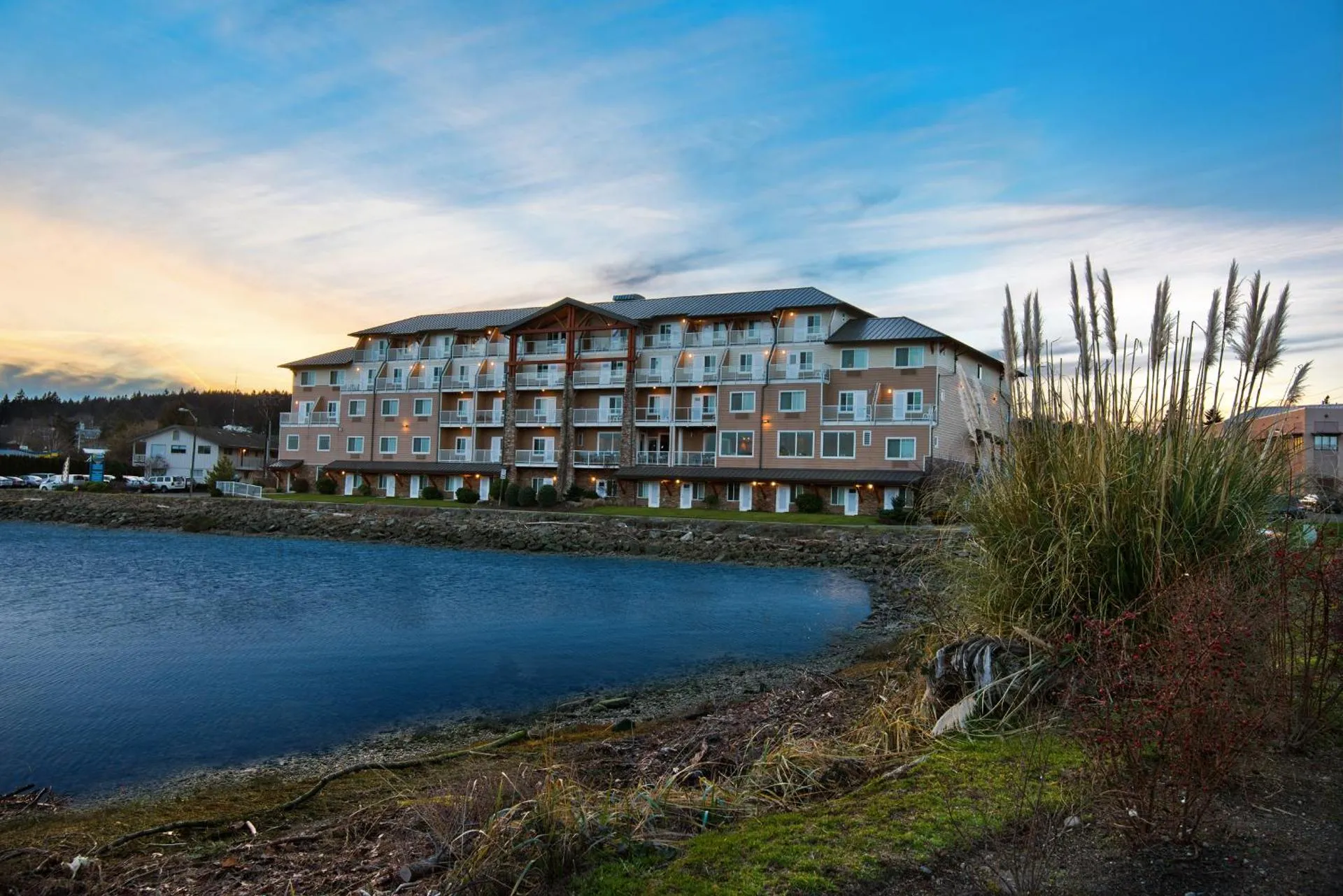 Dog Friendly Hotel $Silverdale - $Oxford Suites Silverdale