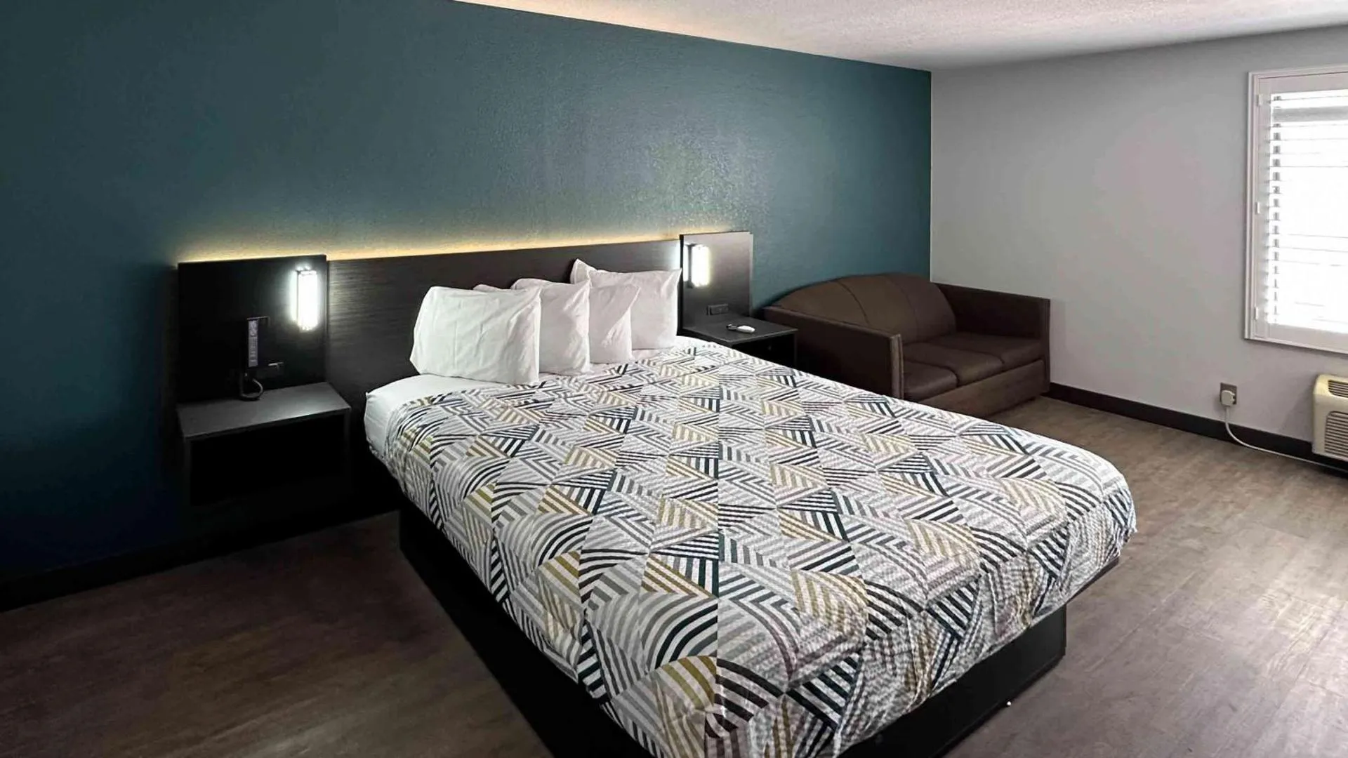 Dog Friendly Hotel $Lebec - $Motel 6-Lebec, CA