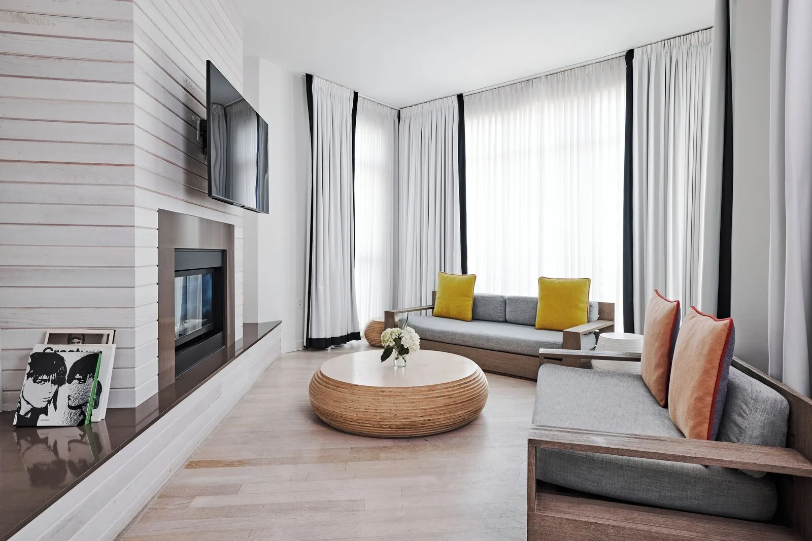 Bungalow Hotel interior