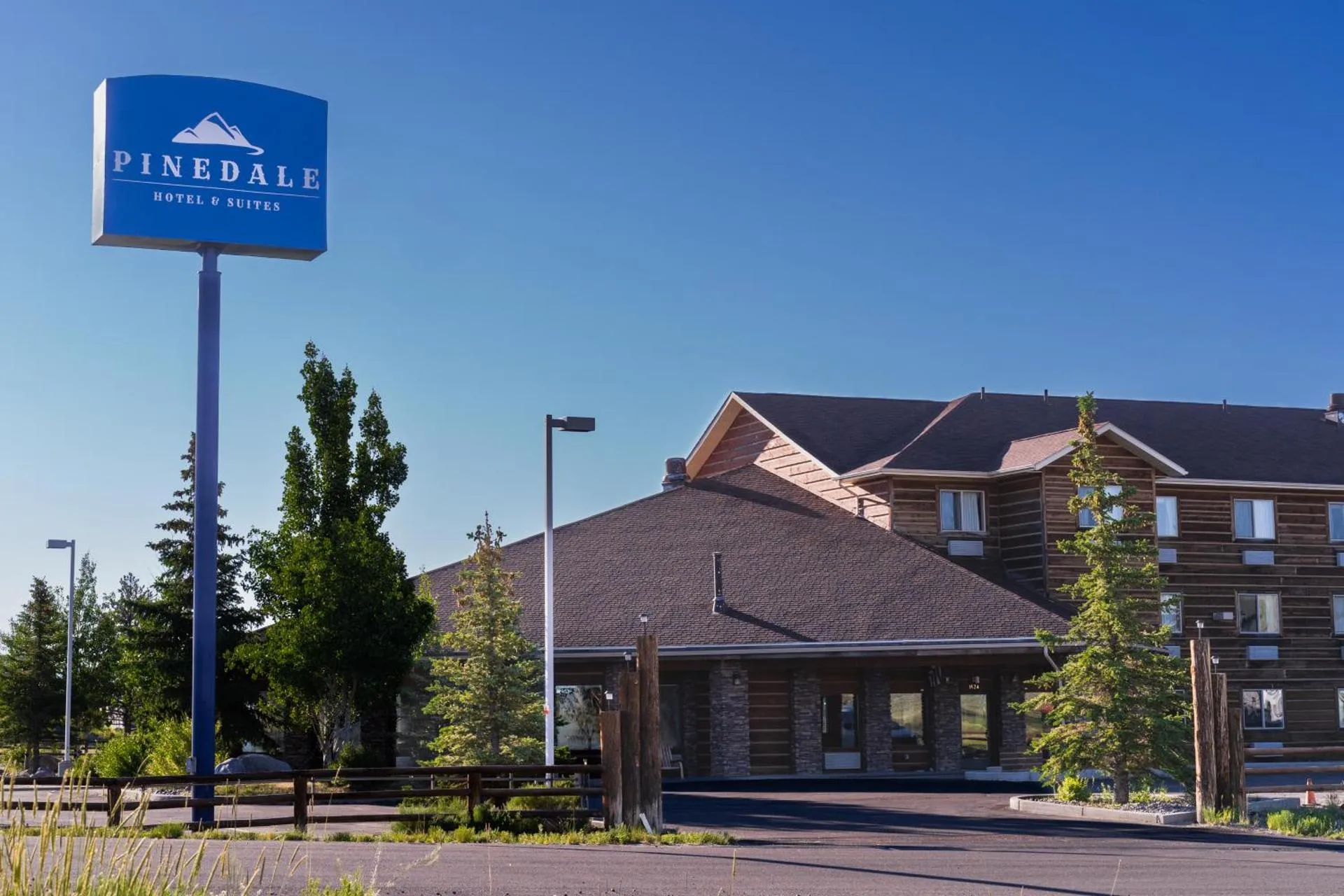Pinedale Hotel